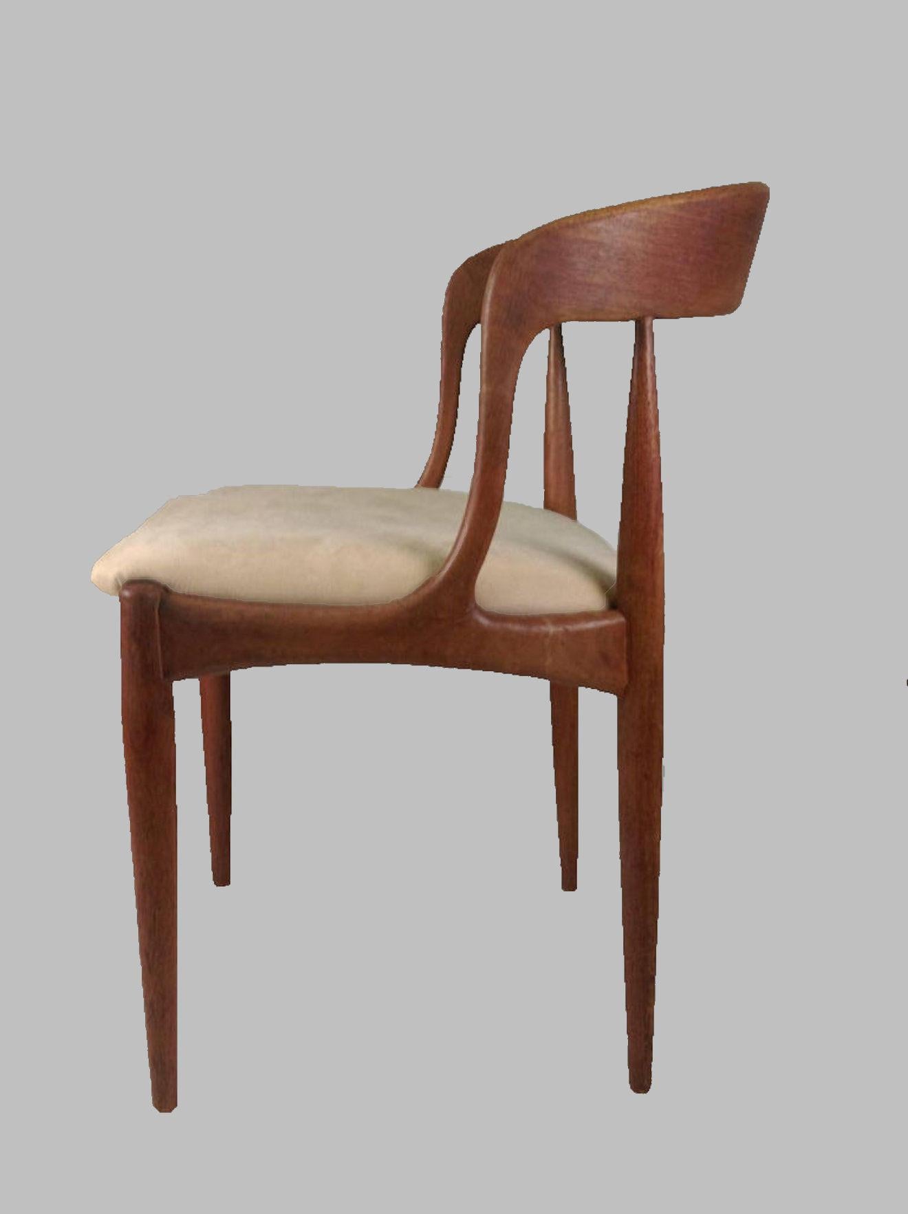 Danois Six chaises de salle à manger en teck restaurées de Johannes Andersen, dont le rembourrage sur mesure est inclus en vente