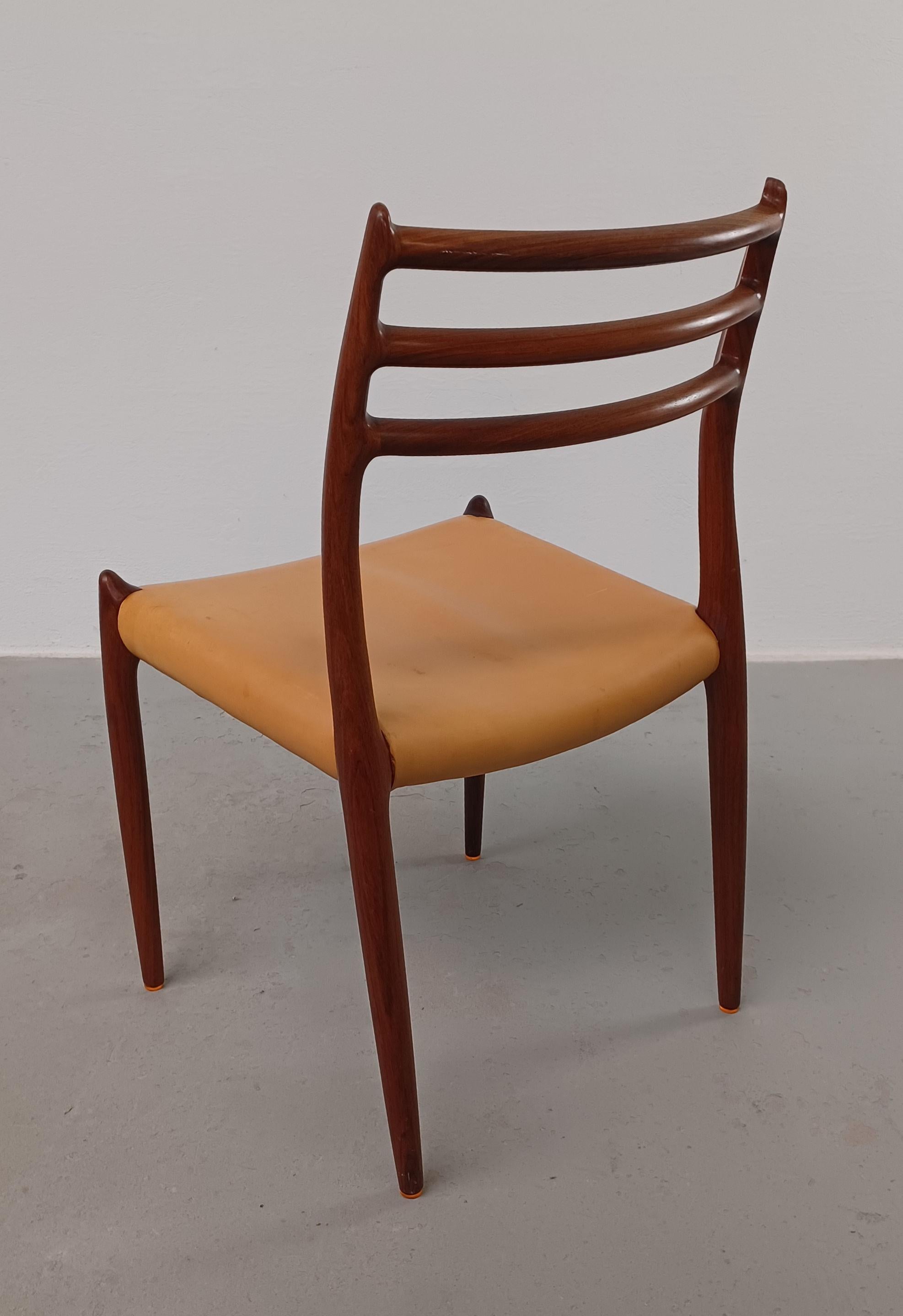 Milieu du XXe siècle Six chaises de salle à manger N. O. Moller en bois de rose entièrement restaurées en vente