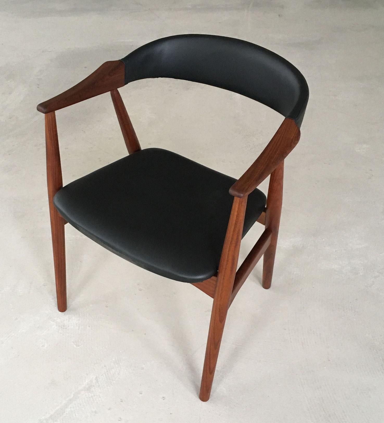 Seis Th. Sillones de Teca Harlev Retapizados en Piel Negra Escandinavo moderno