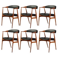 Six Th. entièrement restaurés. Fauteuils Harlev en teck repeints en cuir noir