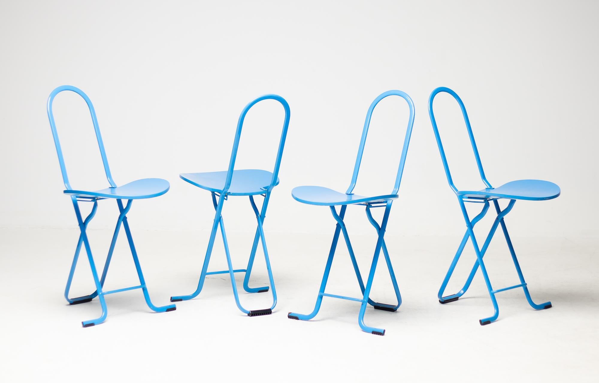 These sleek but sturdy Dafne folding chairs were designed by Gastone Rinaldi for Thema Italy in 1979.
The chairs are made of lacquered tubular steel and moulded plywood.
Currently 4 blue chairs and 2 white ones available, priced