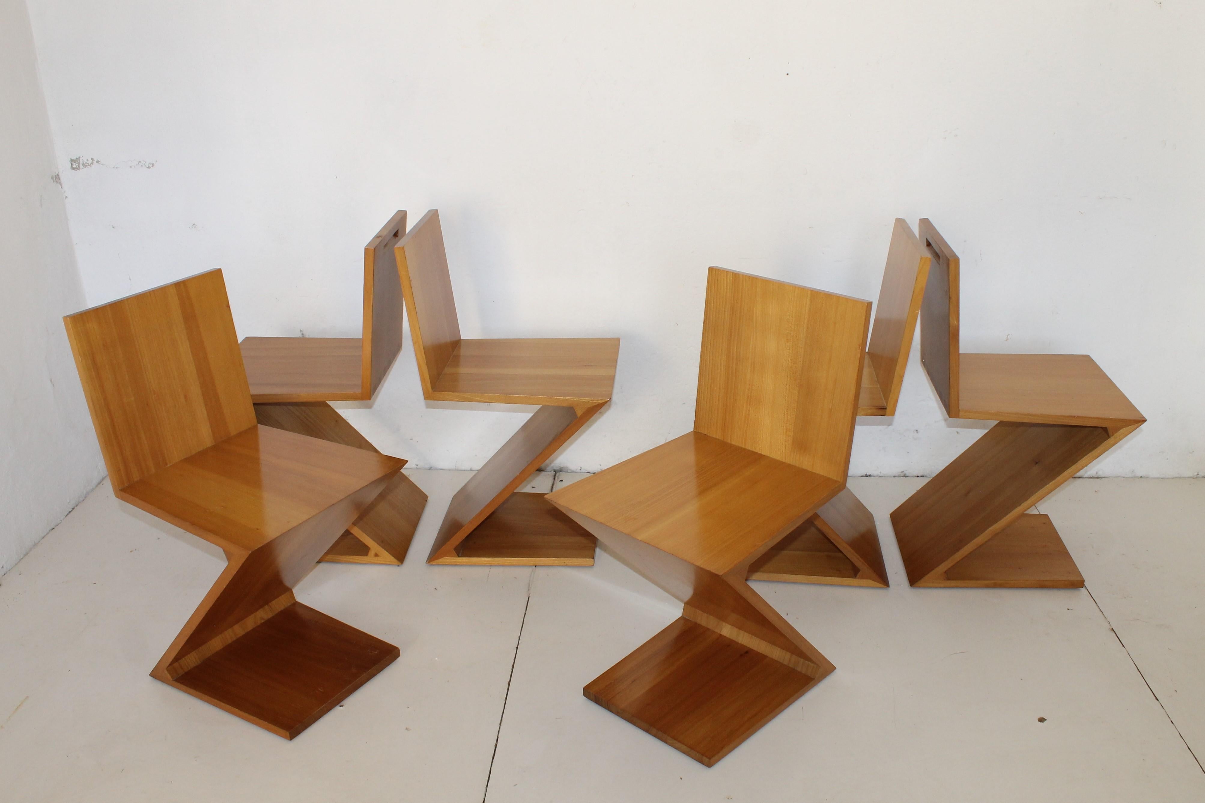  Chaises ZIG-ZAG de Gerrit Rietveld, Cassina, Italie, années 1970 (six pièces disponibles)