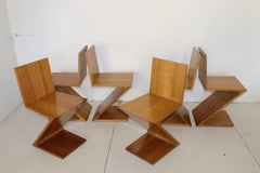  Gerrit Rietveld „ZIG-ZAG“-Stühle von Cassina, Italien, 1970er Jahre (sechs Stück verfügbar)