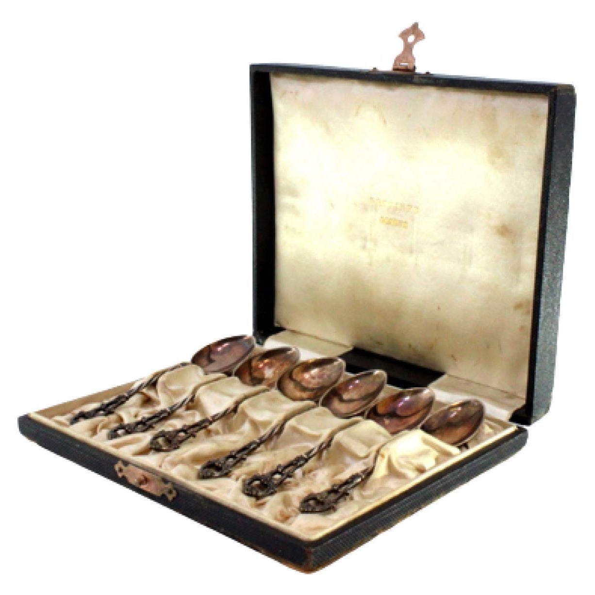 Six gilded silver teaspoons with reliefs and twisted handles, satin case For Sale