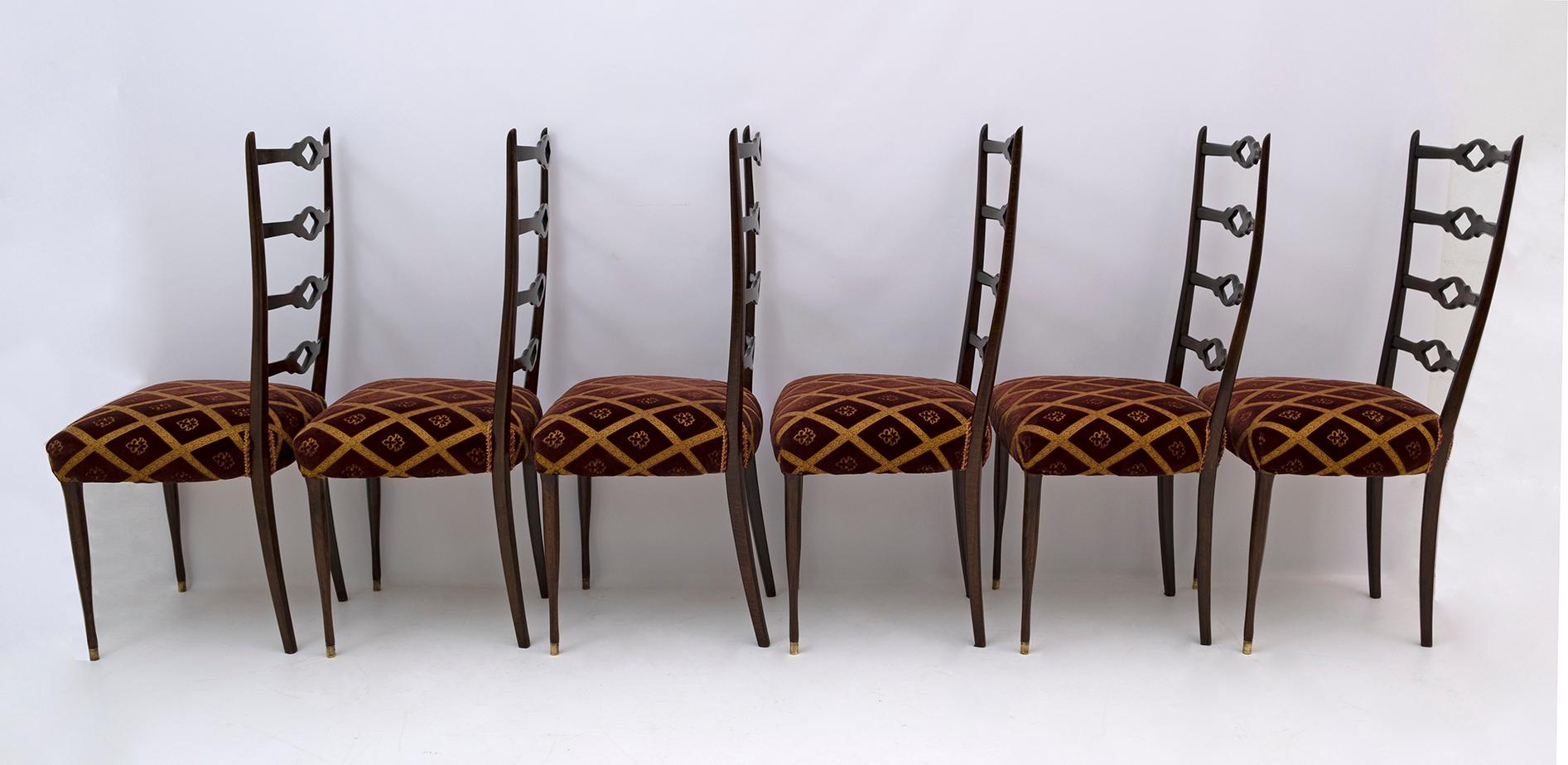 Milieu du XXe siècle Six chaises de salle à manger italiennes en noyer de style mi-siècle moderne de Guglielmo Ulrich, années 1950 en vente