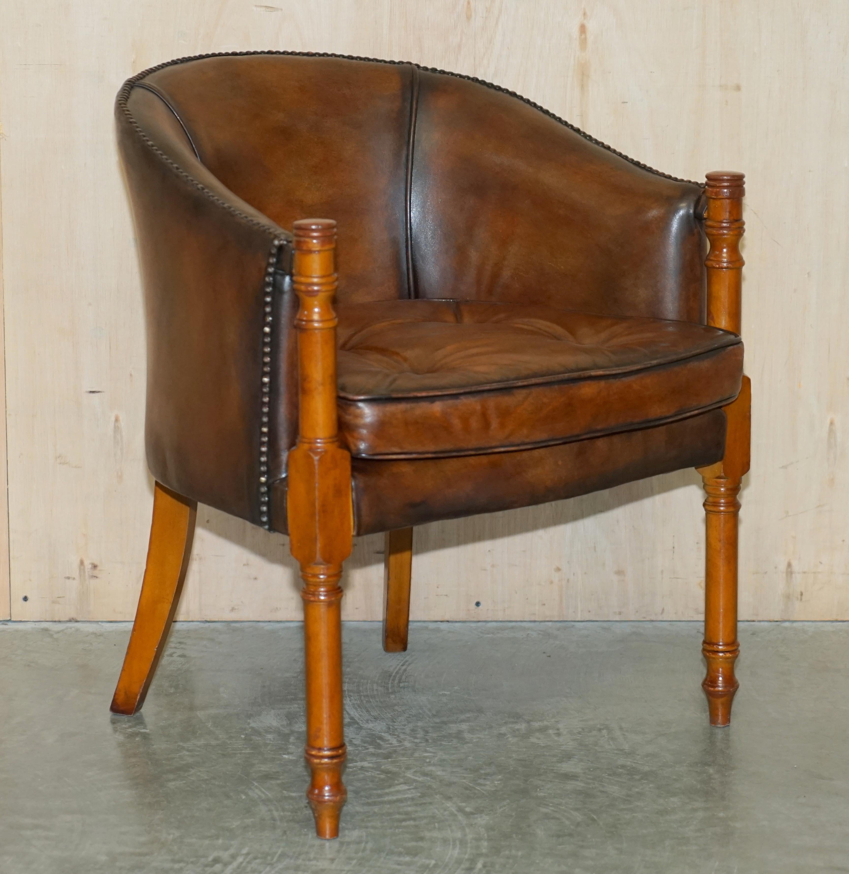 Royal House Antiques

Royal House Antiques freut sich, diese schöne, vollständig restaurierte Garnitur von sechs englischen Wannen- oder Clubsesseln aus gefärbtem Zigarrenleder mit schwimmenden Chesterfield-Sitzkissen im Stil von Thomas Chippendale