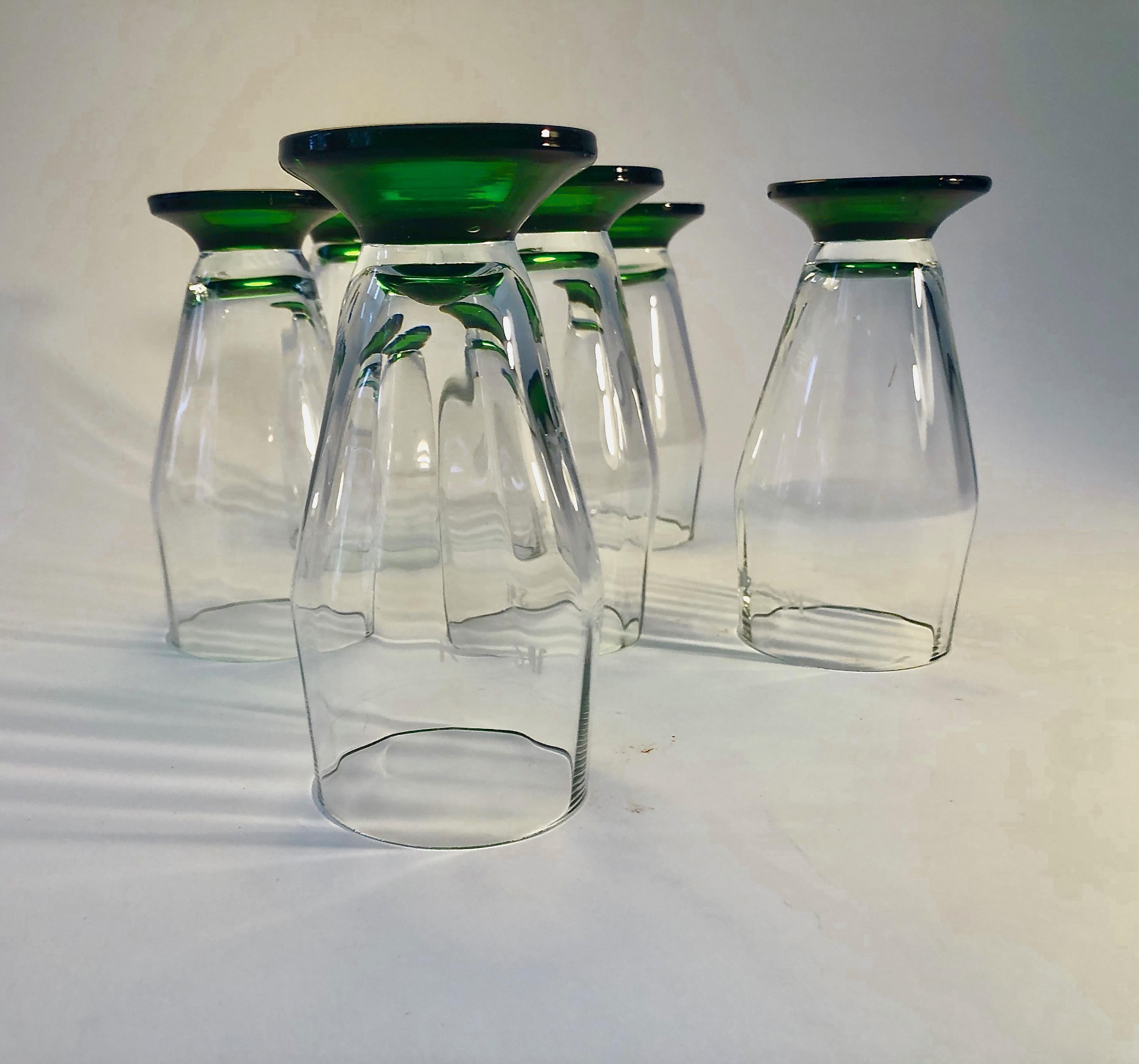 Art déco Six verres à bière soufflés à la main fabriqués en Tchécoslovaquie à partir des années 1920 en vente
