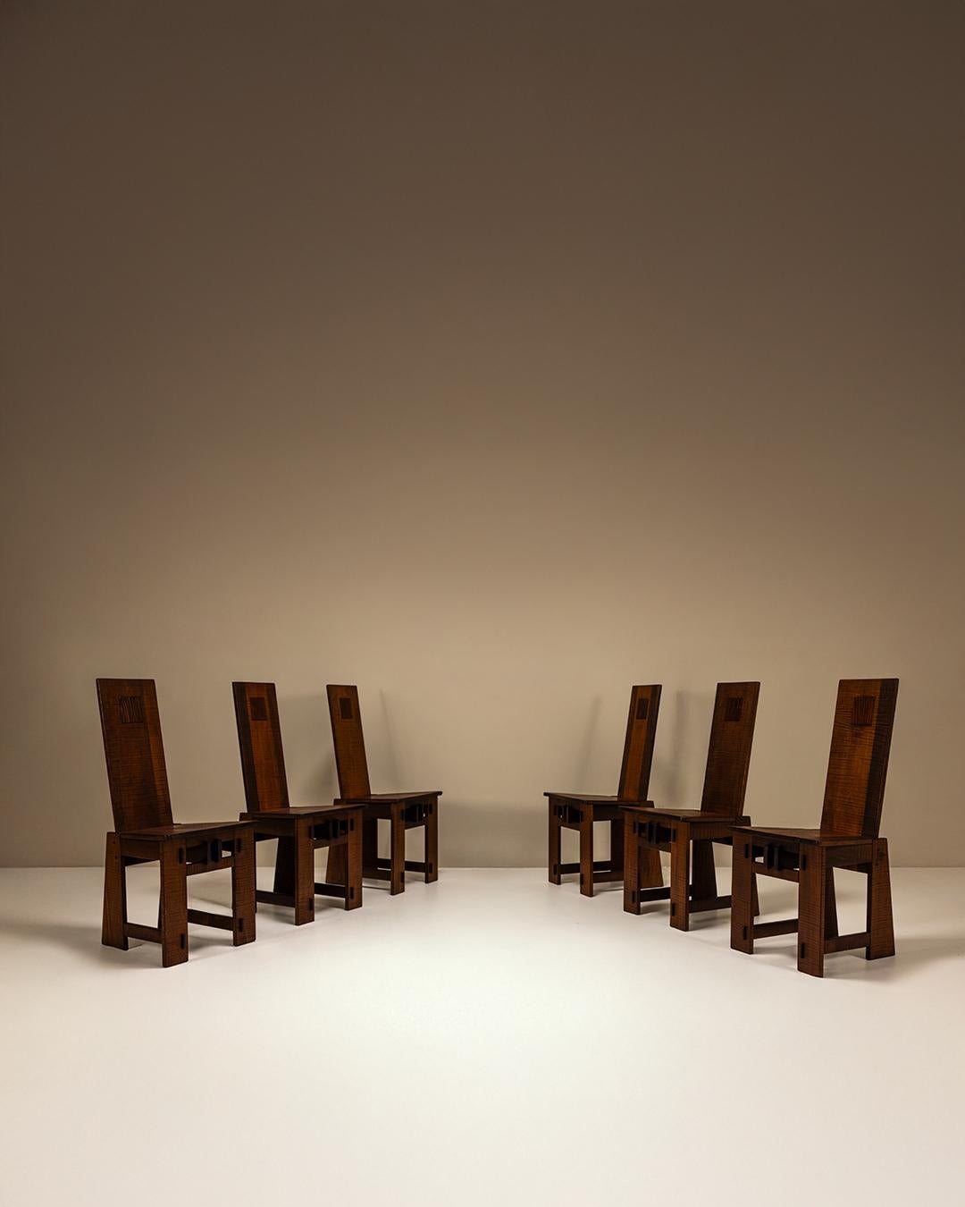 Seis sillas de comedor de respaldo alto al estilo de Giuseppe Rivadossi, Italia Brutalista en venta