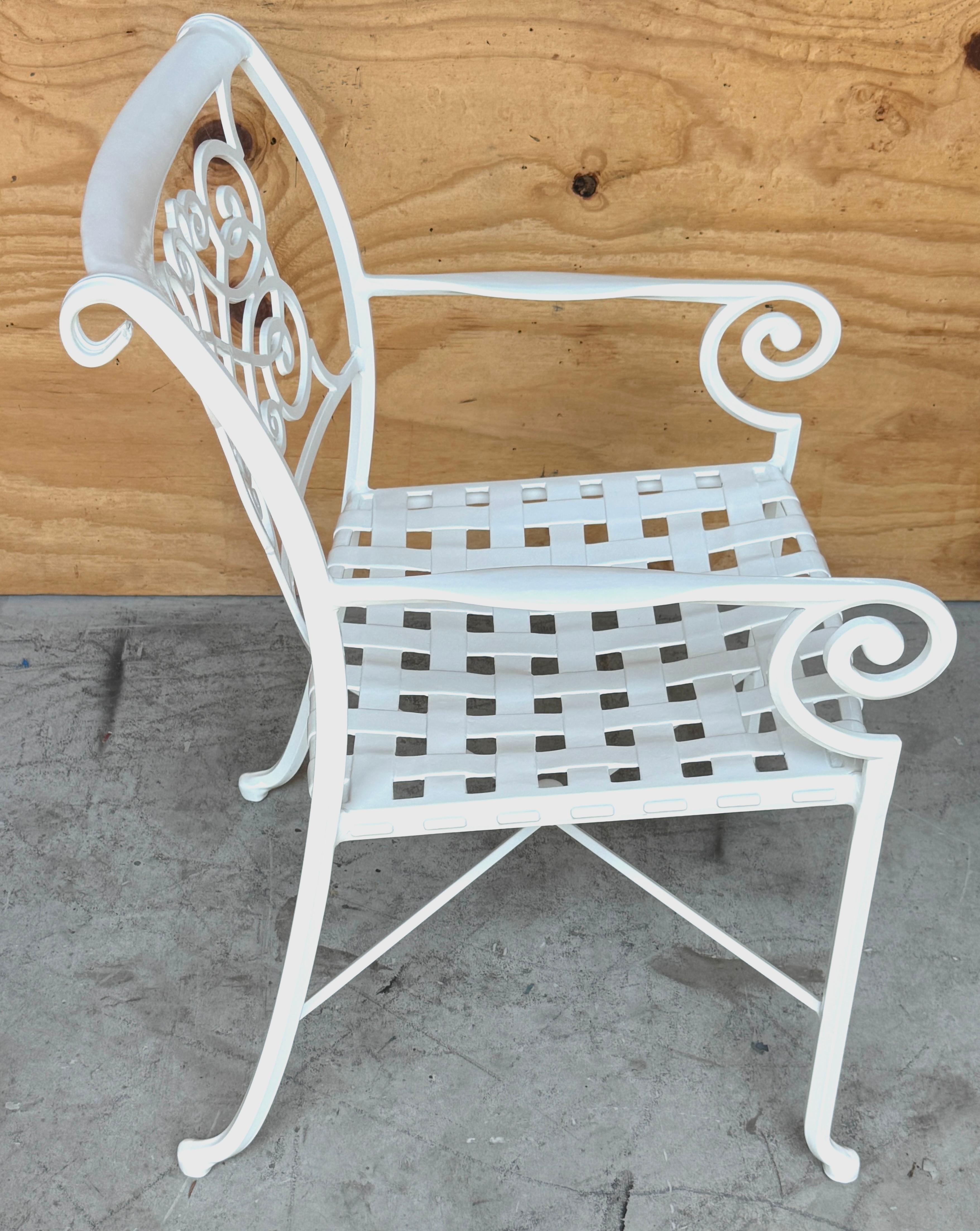 Sechs weiß pulverbeschichtete Hollywood-Regency-Bögen, Brown Jordan zugeschrieben (Aluminium) im Angebot