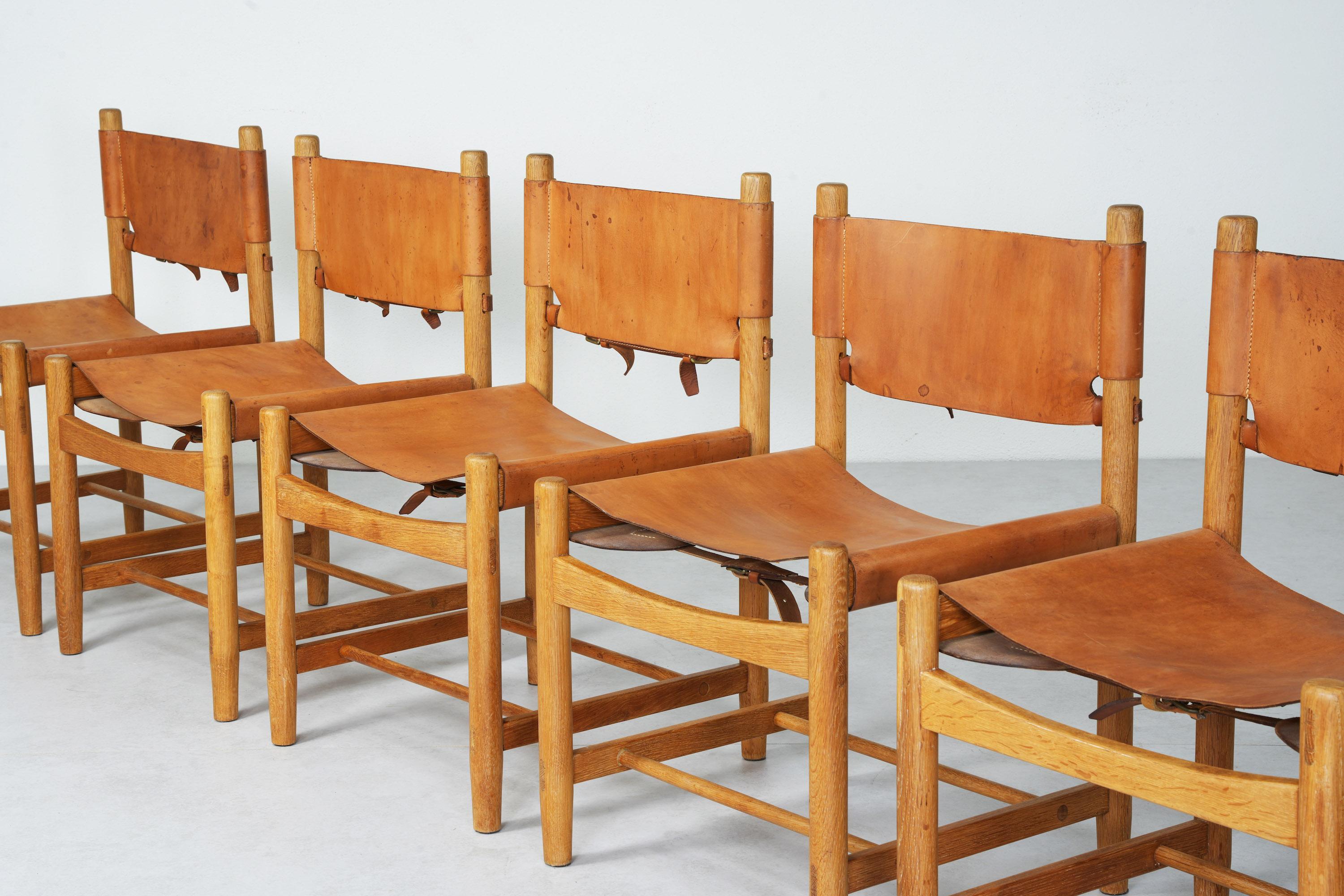 Six Hunting Dining Chairs by Børge Mogensen attr. Frederica, Denmark  In Good Condition For Sale In Berlin, DE