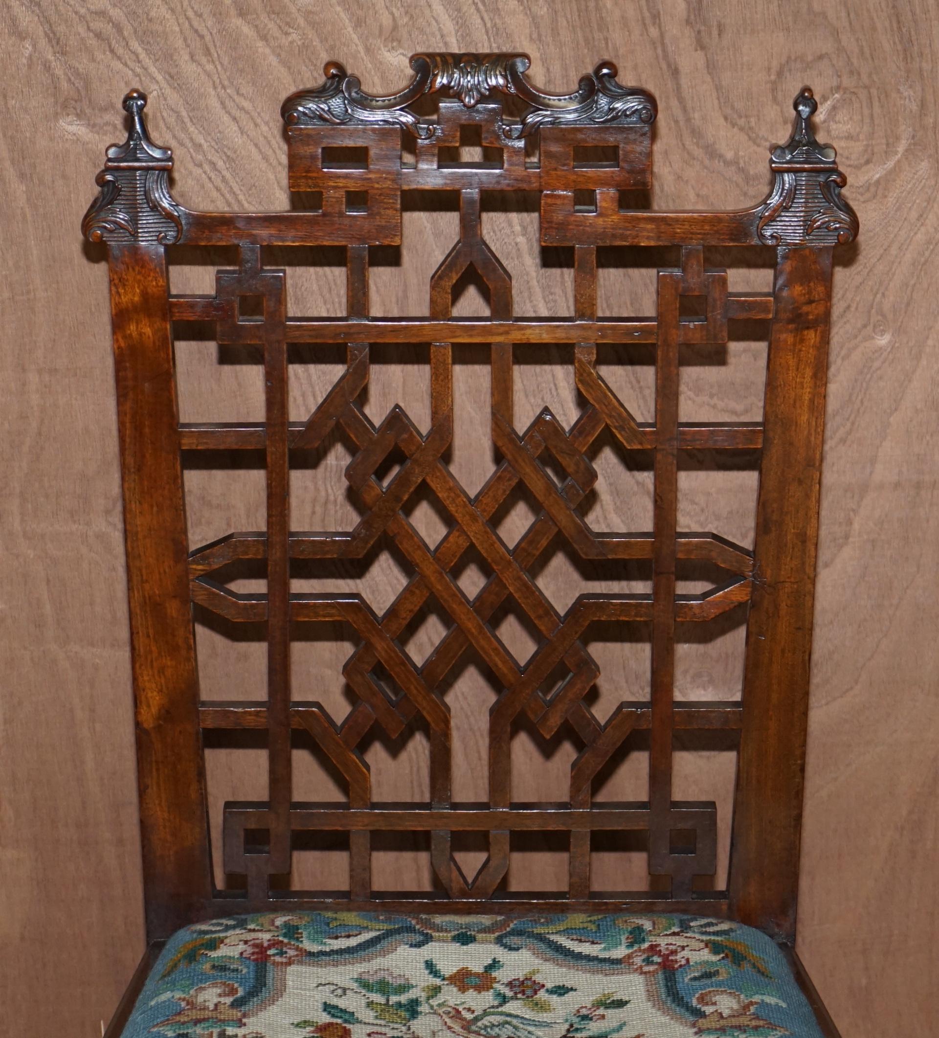 Sechs Imporatant George III. 1760 Thomas Chippendale Chinesische Pagoden-Esszimmerstühle (Handgeschnitzt) im Angebot