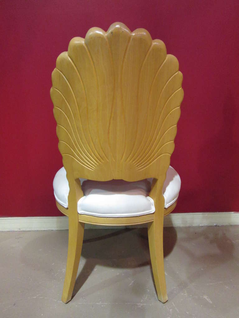 chaise en forme de coquillage