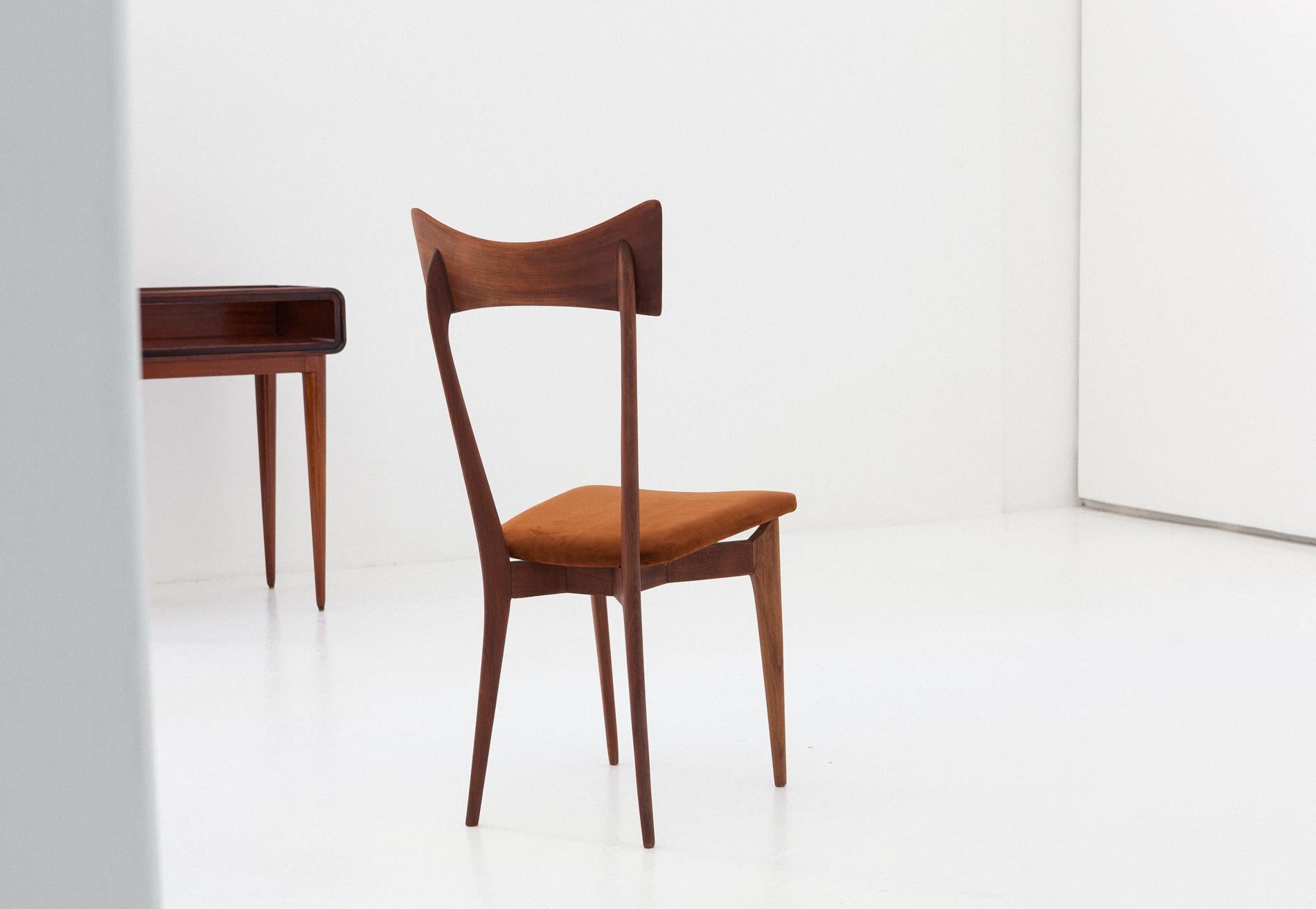 Set of six midcentury dining chairs designed by Ico Parisi and manufactured in Italy in 1950s.
The mahogany wood has been abrasived and oil finished, the seat has been covered with new natural cognac suede leather.
Elegant, very slender, however