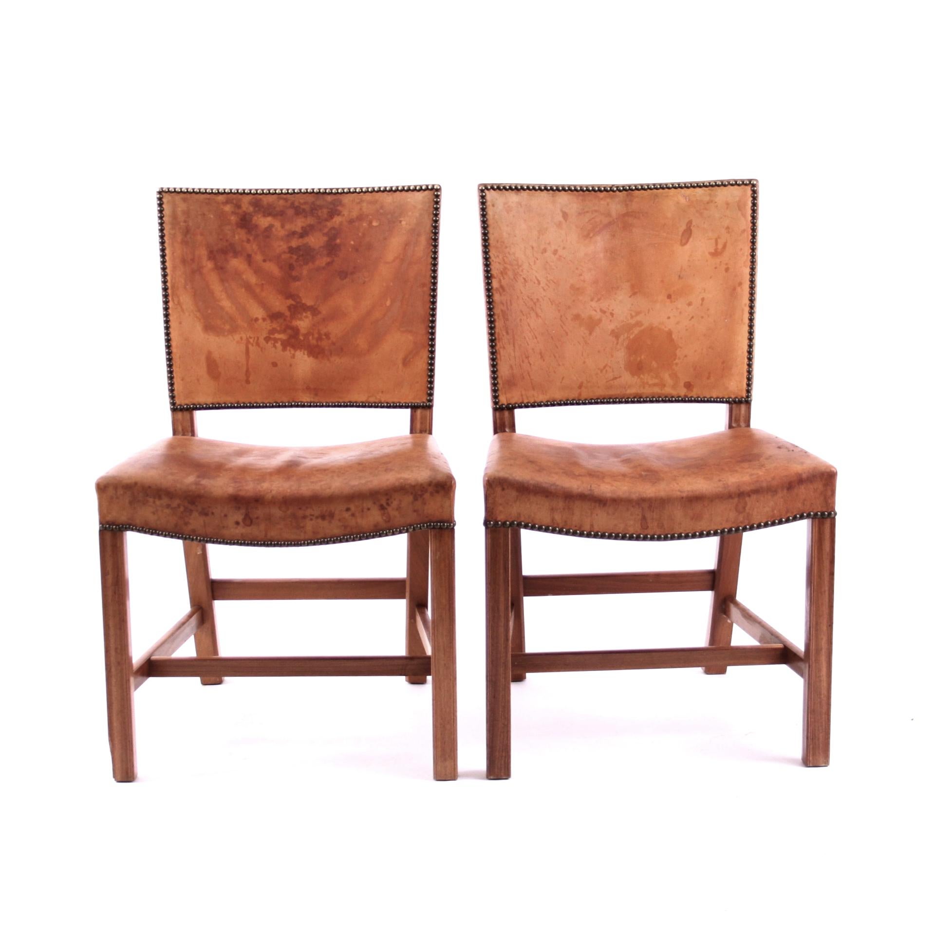 Kaare Klint & Rud Rasmussen - Scandinavian Modern

A beautiful set of six Kaare Klint 'Red Chair' or 'Barcelona Chair' by Kaare Klint with deep patina in original Niger leather, profiled legs of mahogany and brass nails.

These examples made