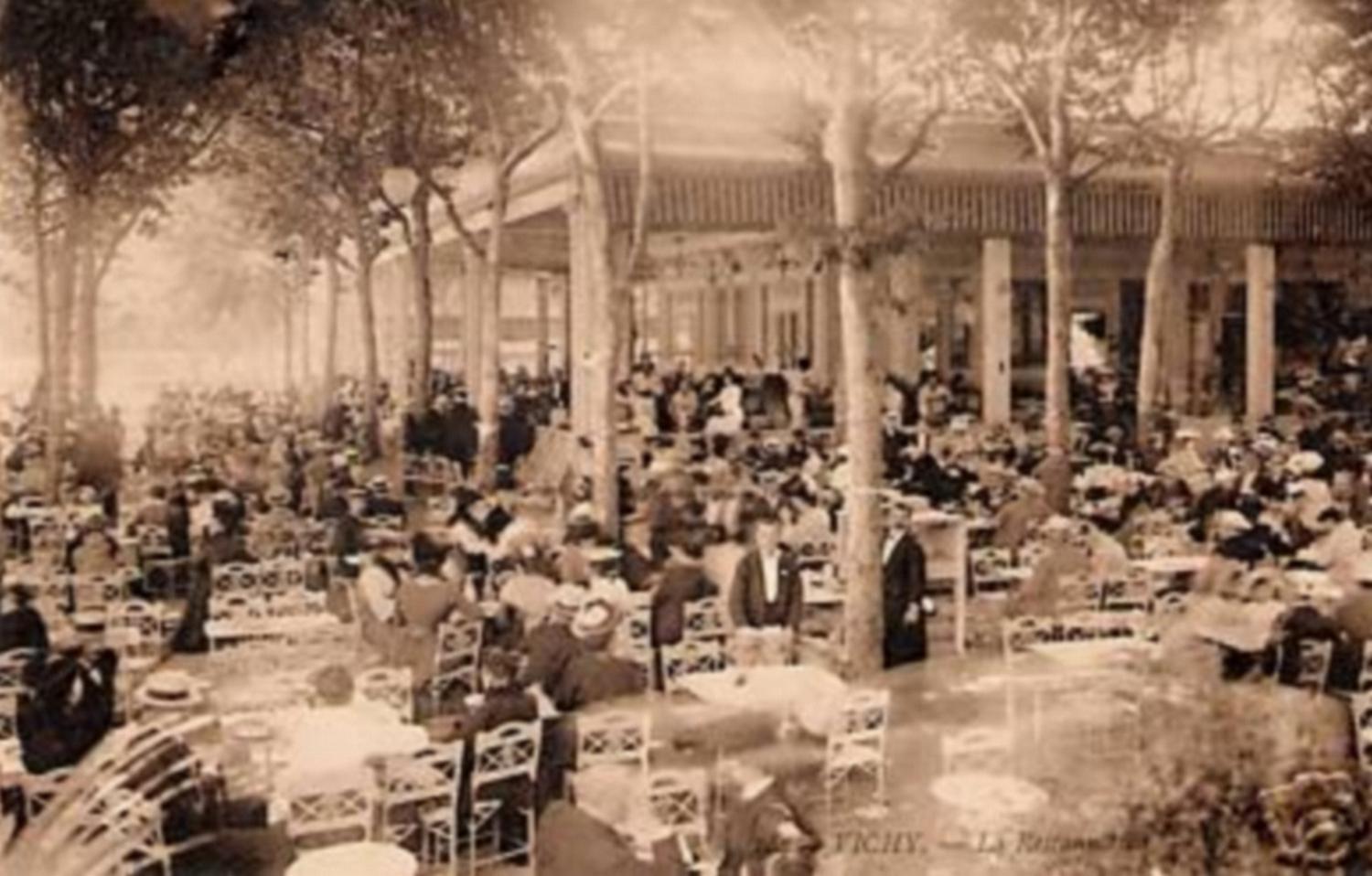 Six “La Restauration” garden chairs France, circa 1880 For Sale 1