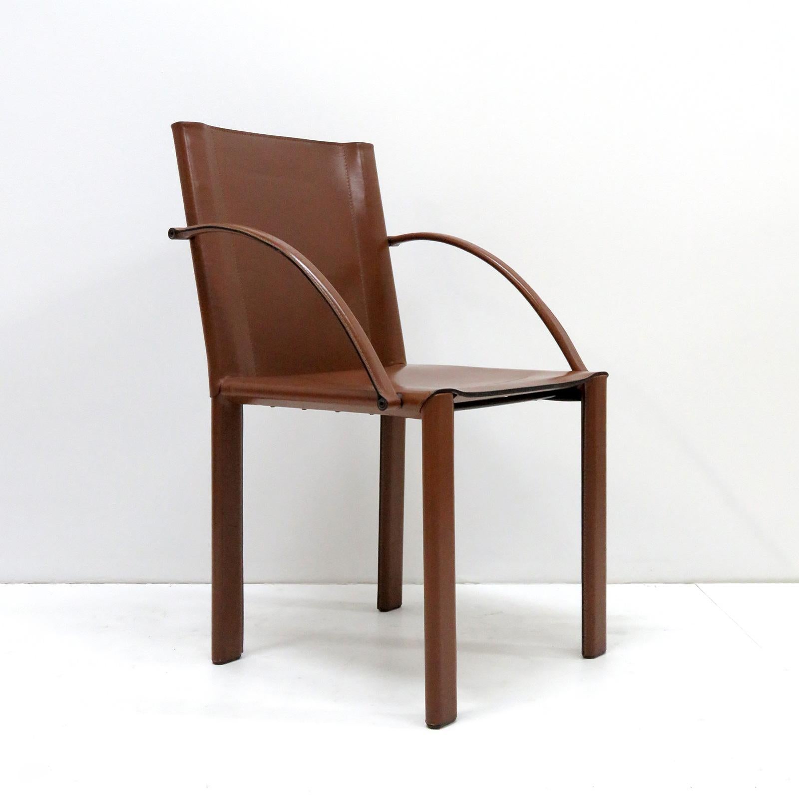 Six chaises à manger en cuir 