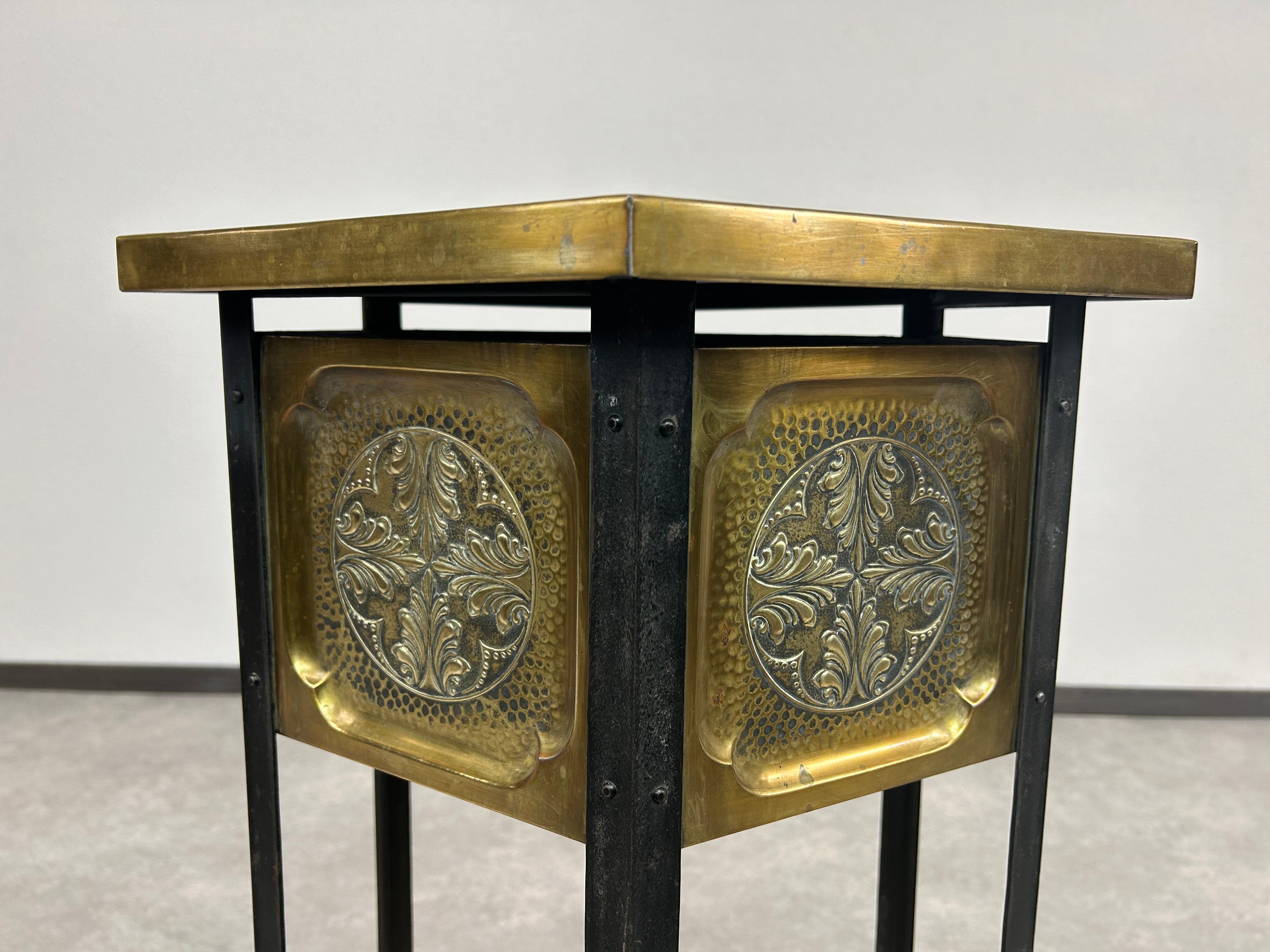 Supporto per piante jugendstil a sei gambe In condizioni buone in vendita a Banská Štiavnica, SK