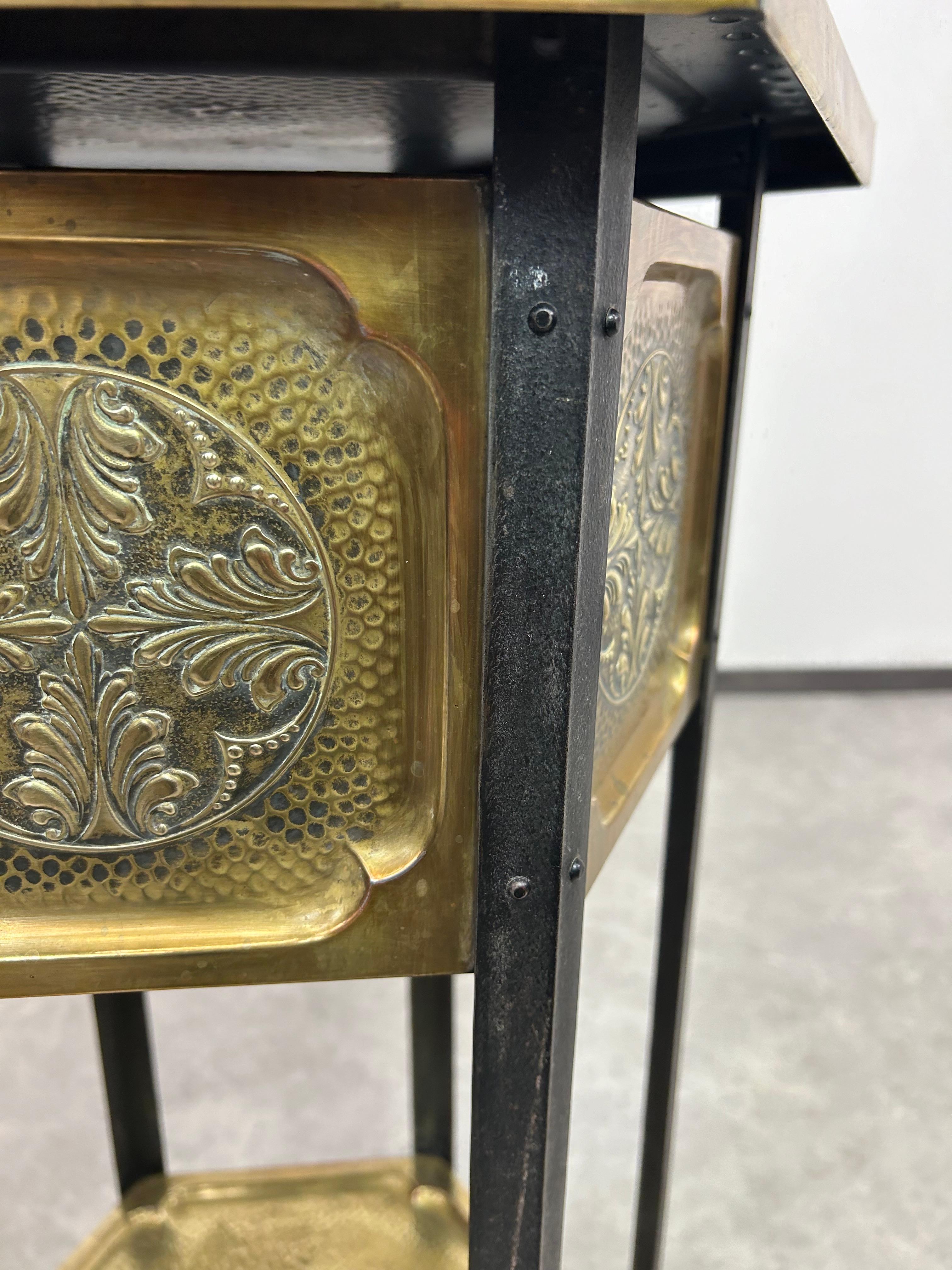 Supporto per piante jugendstil a sei gambe in vendita 1