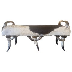 Banc à six pieds en corne longue et cuir de vachette
