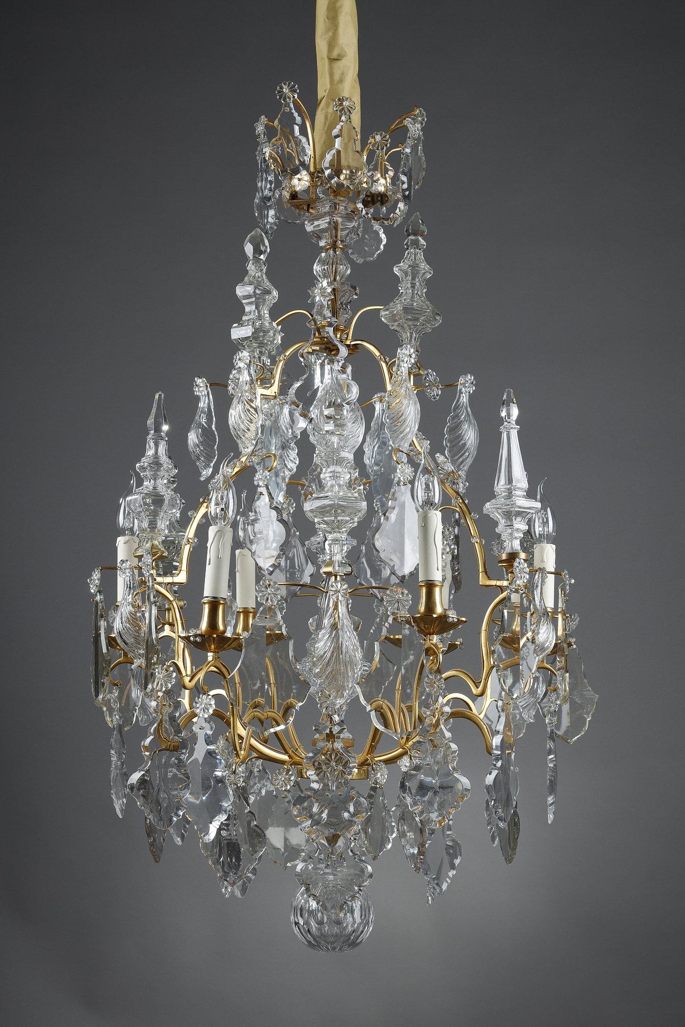 Large six-light cage chandelier, with its gilded bronze frame, richly adorned with tassels and cut crystals as well as glass daggers. It ends with a faceted ball. This Louis XV-style chandelier was made at the end of the 19th century and has been