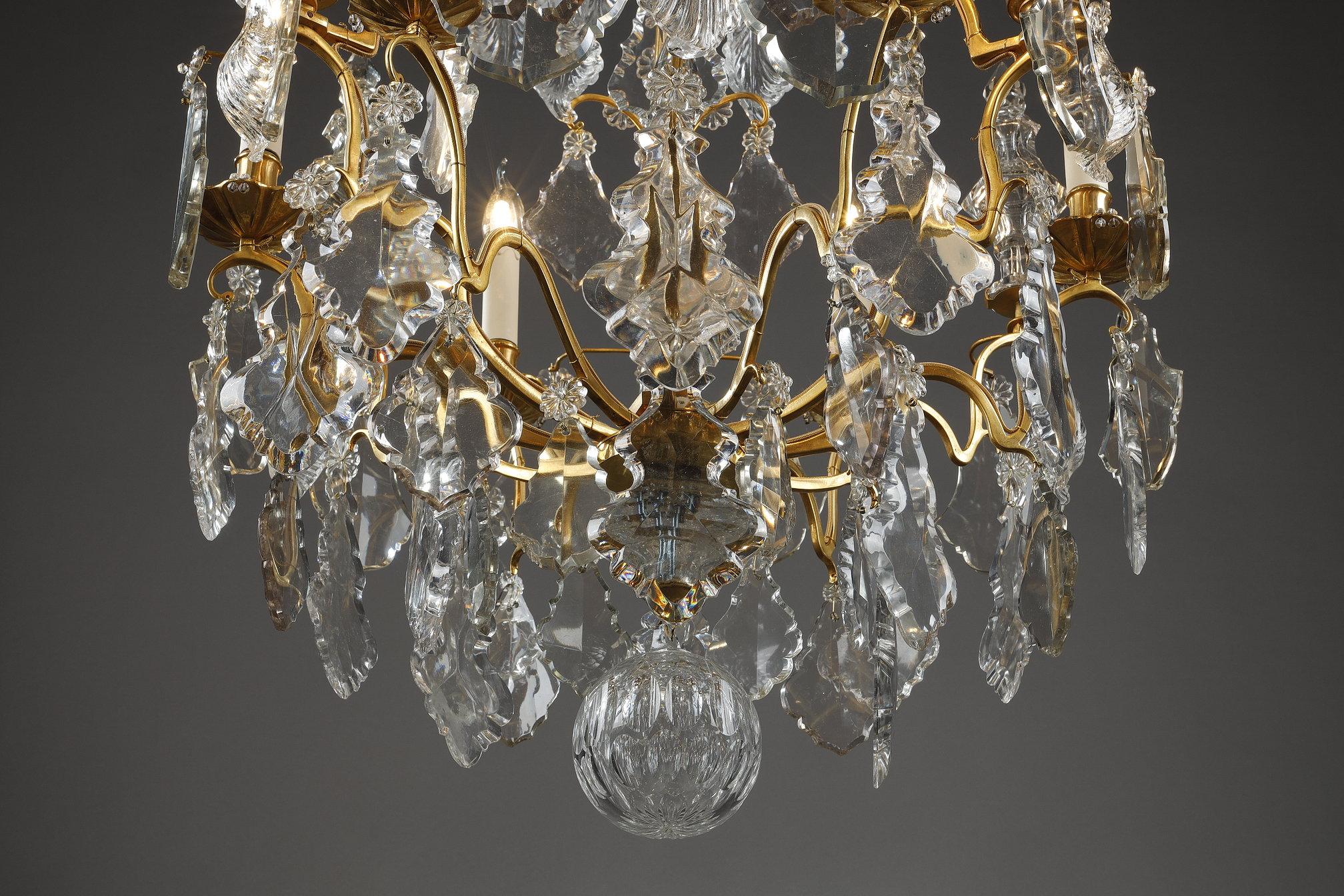 Six-light gilt bronze cage Chandelier with cut crystal pendants and daggers In Good Condition For Sale In Paris, FR