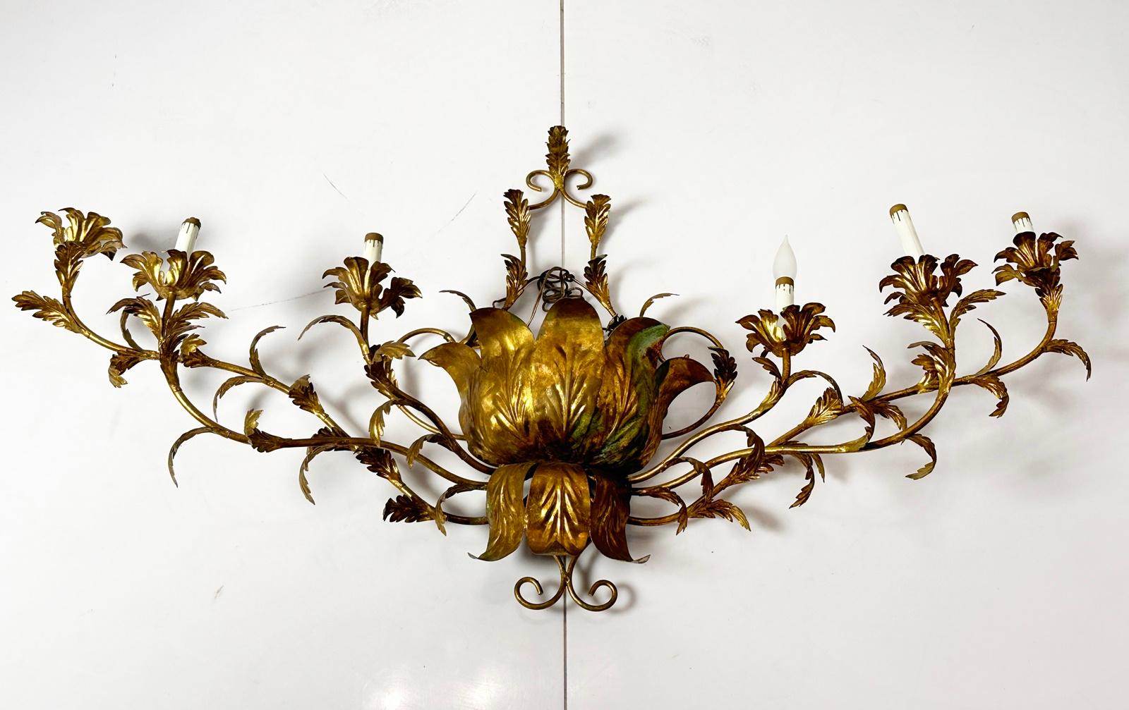 Introducing our exquisite Six-Light Italian Gilt Tole Metal Sconce, a true testament to elegance and craftsmanship. Hailing from the esteemed design era of 1970's Italy, this wall-mounted chandelier exudes opulence and sophistication. 

Featuring a