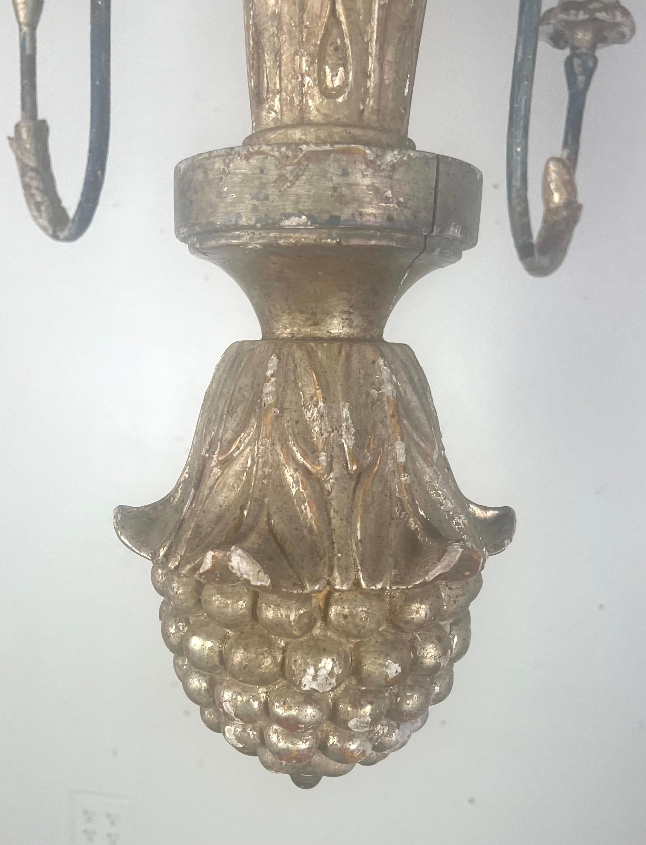 Lampadario a sei luci in legno argentato in stile italiano in vendita 2
