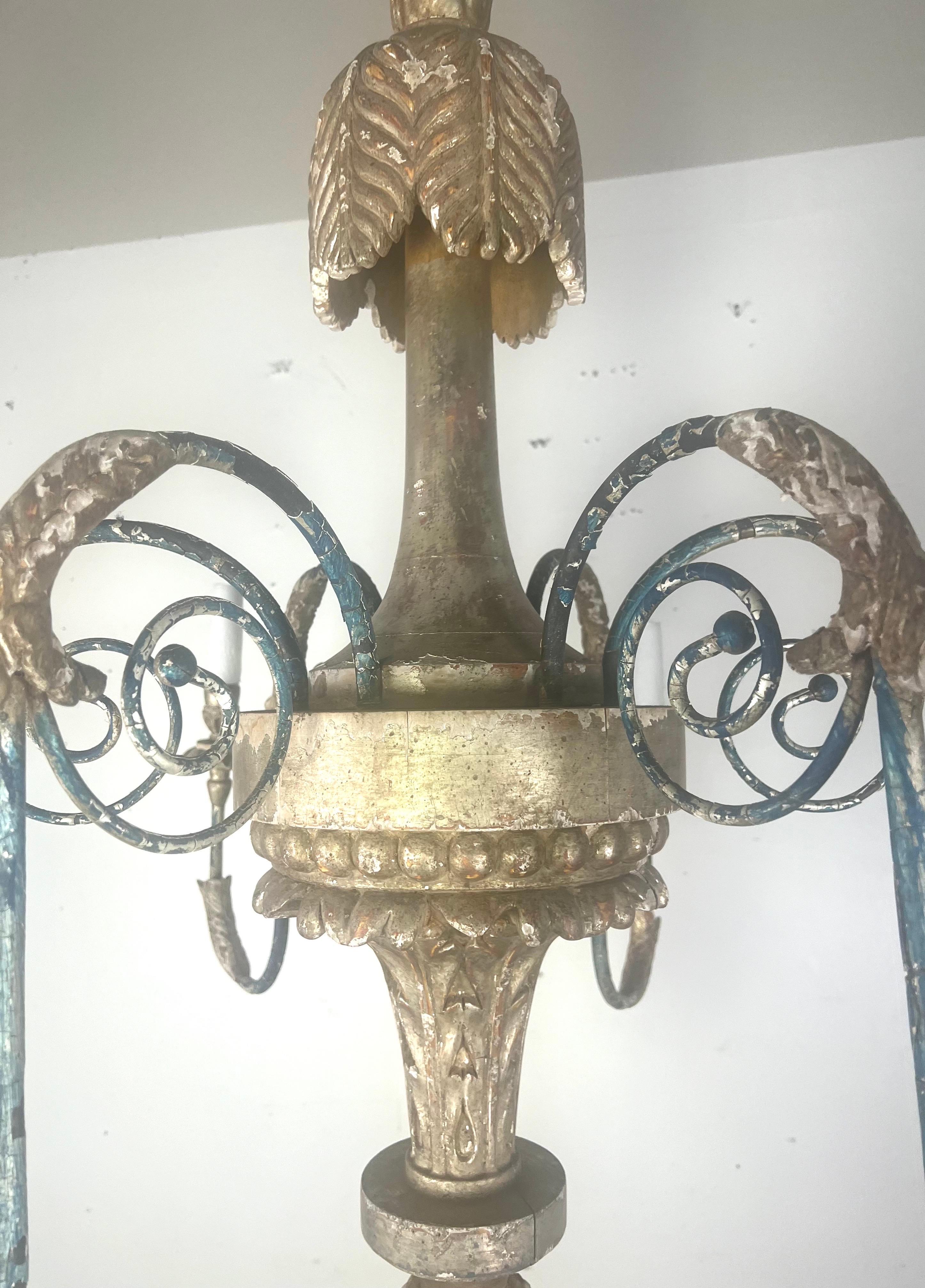 Lampadario a sei luci in legno argentato in stile italiano in vendita 3