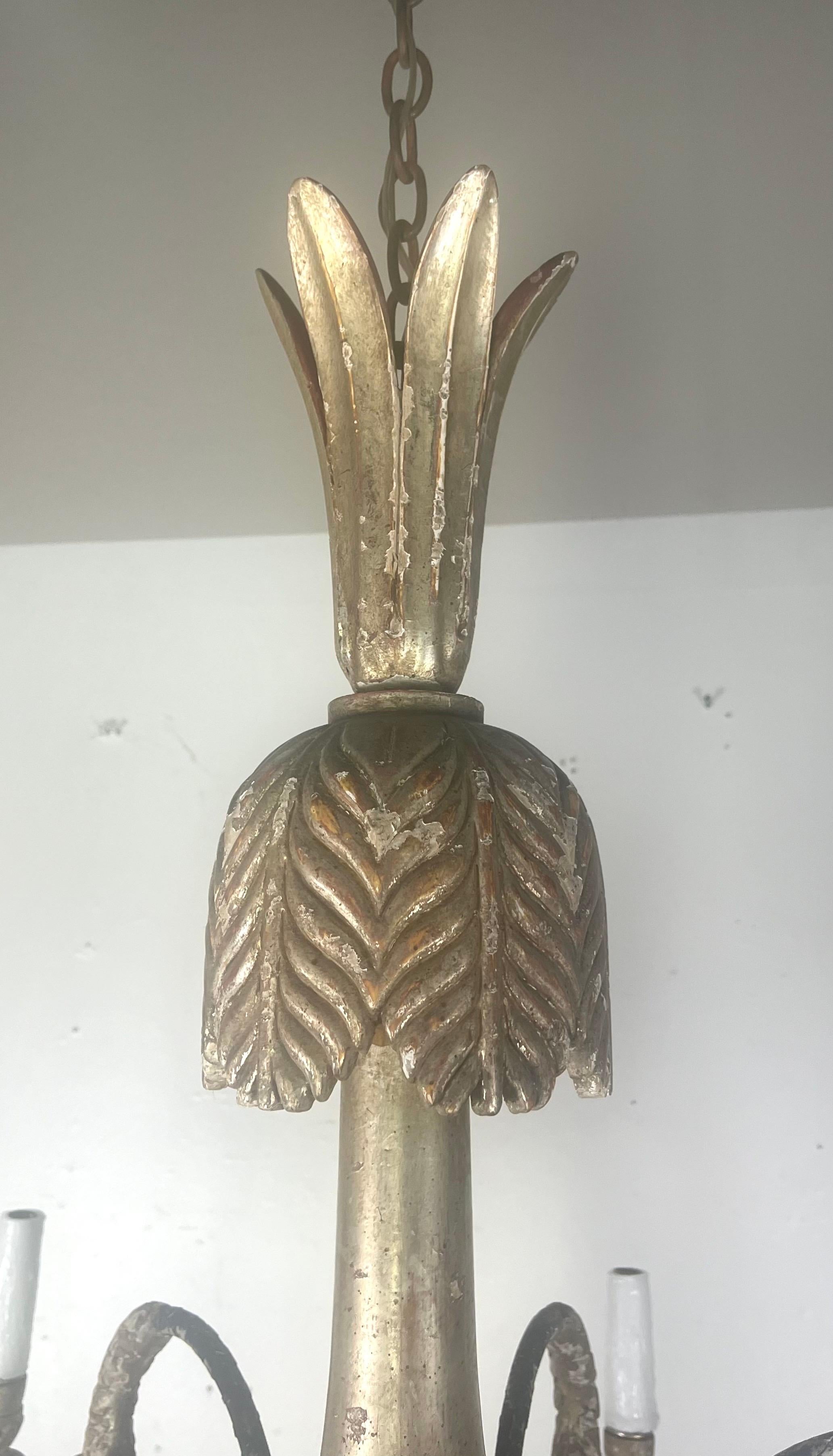 Lampadario a sei luci in legno argentato in stile italiano in vendita 4