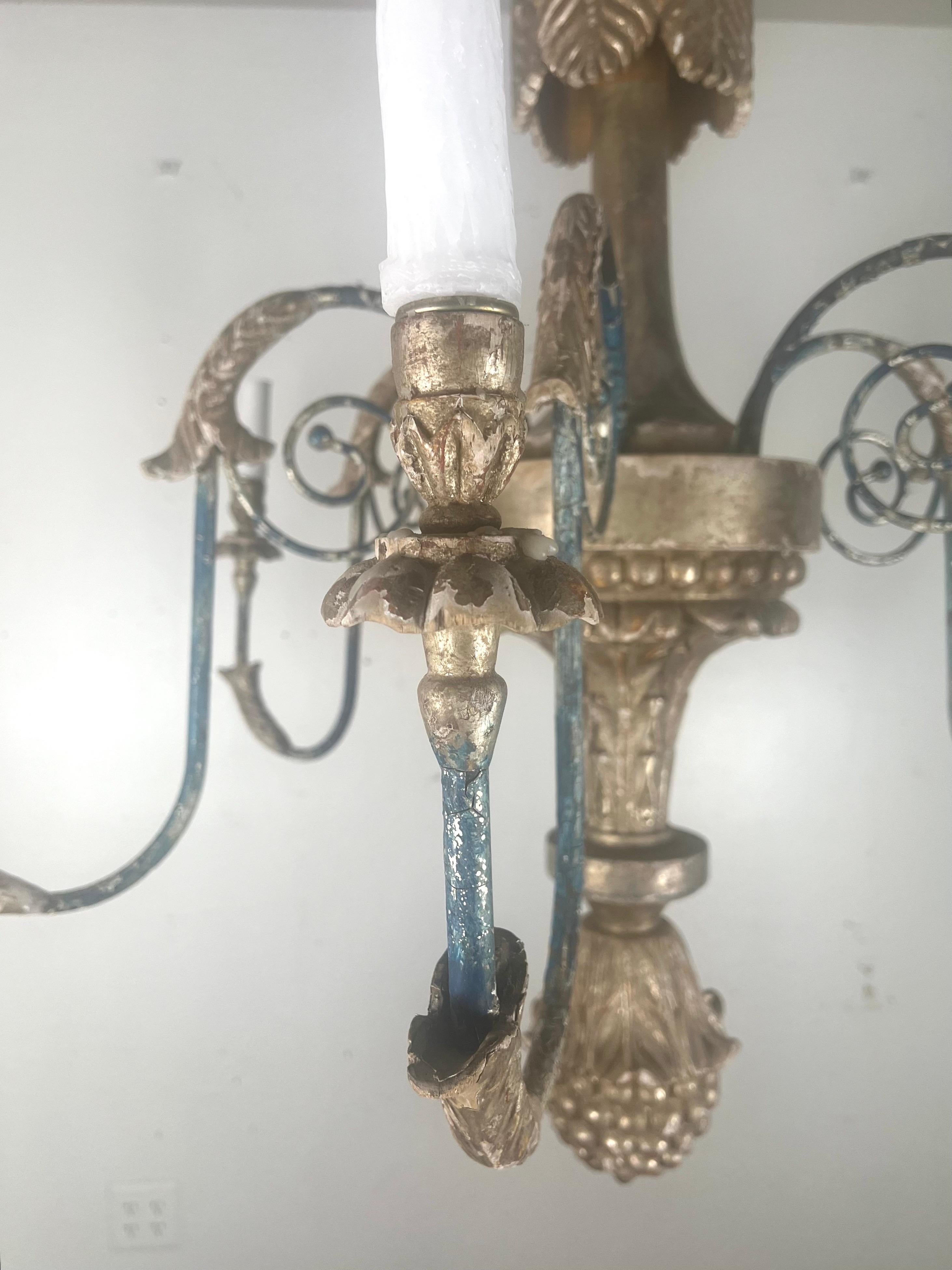Lampadario a sei luci in legno argentato in stile italiano in vendita 5