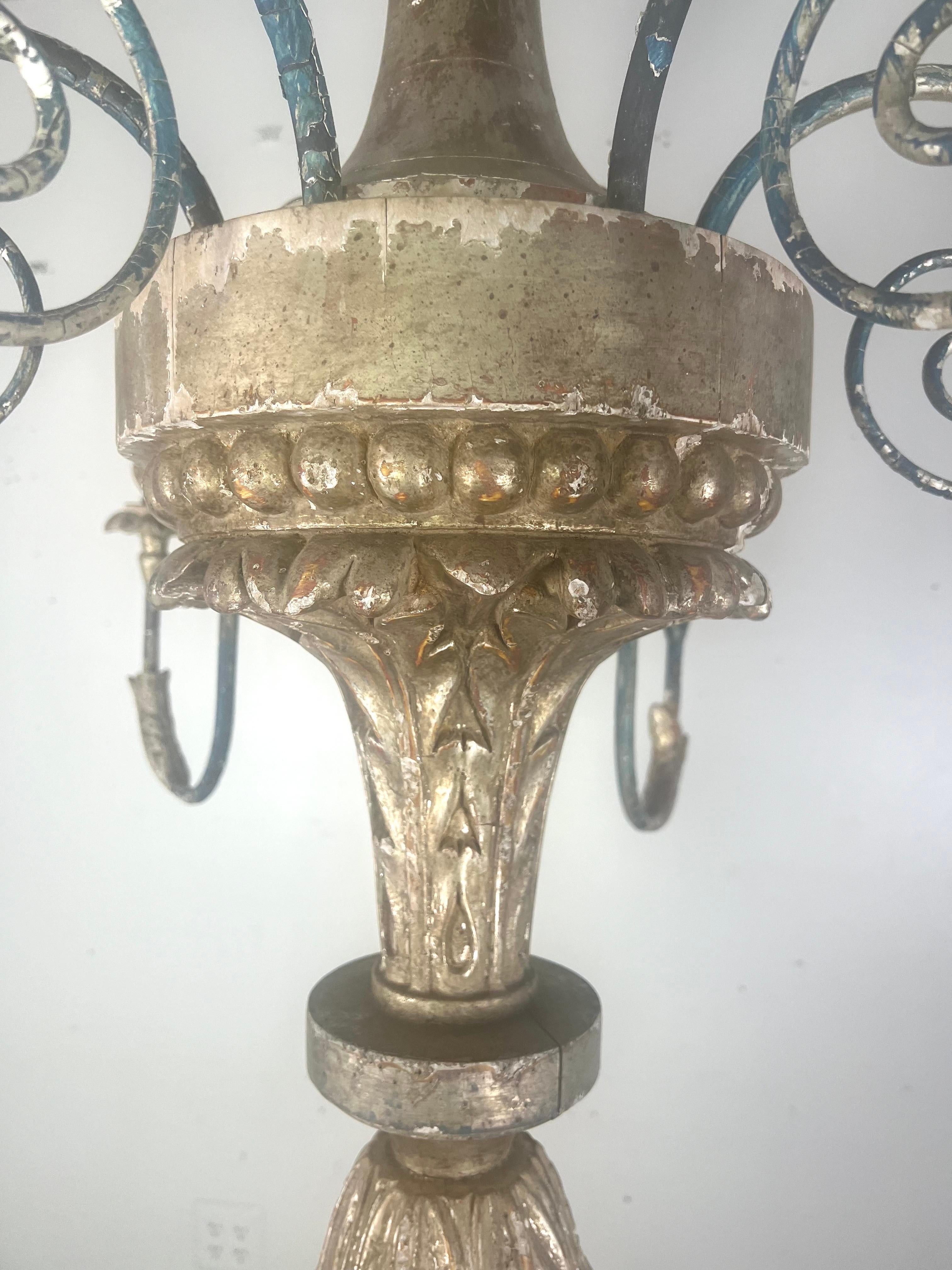 Lampadario a sei luci in legno argentato in stile italiano in vendita 9