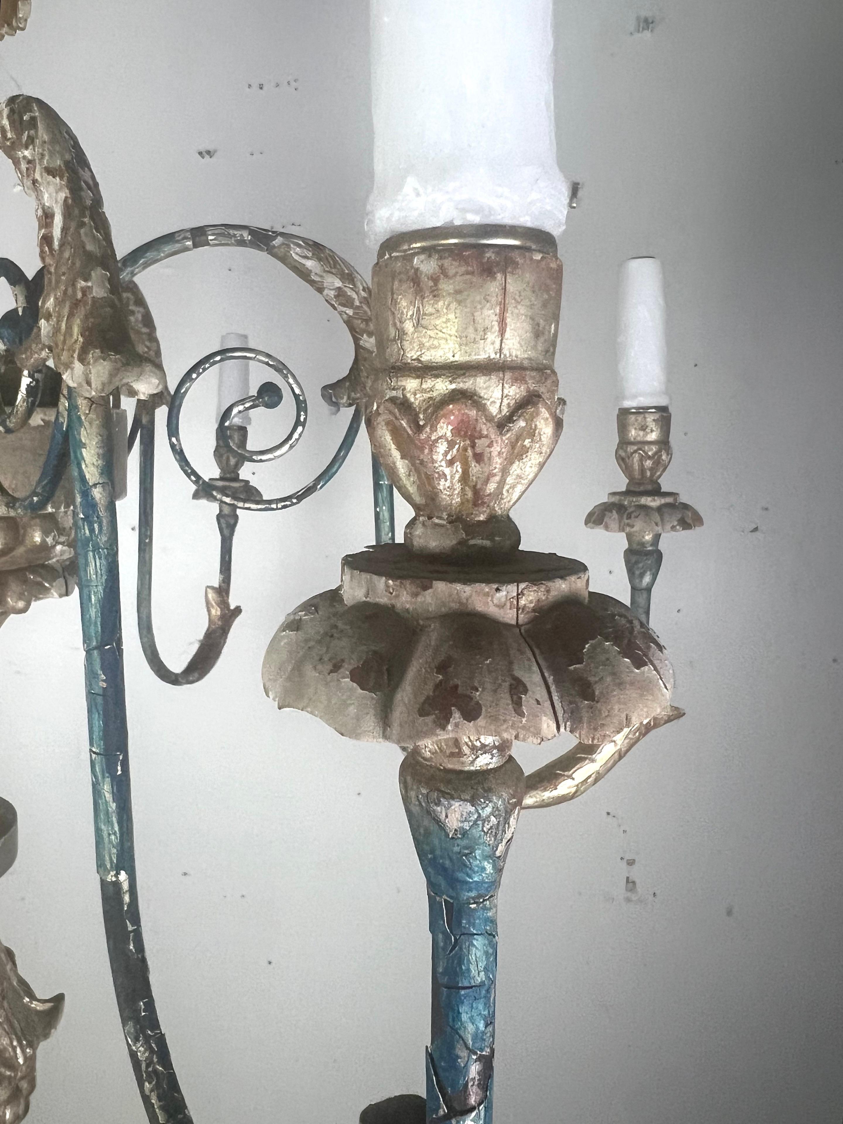 Lampadario a sei luci in legno argentato in stile italiano in vendita 1