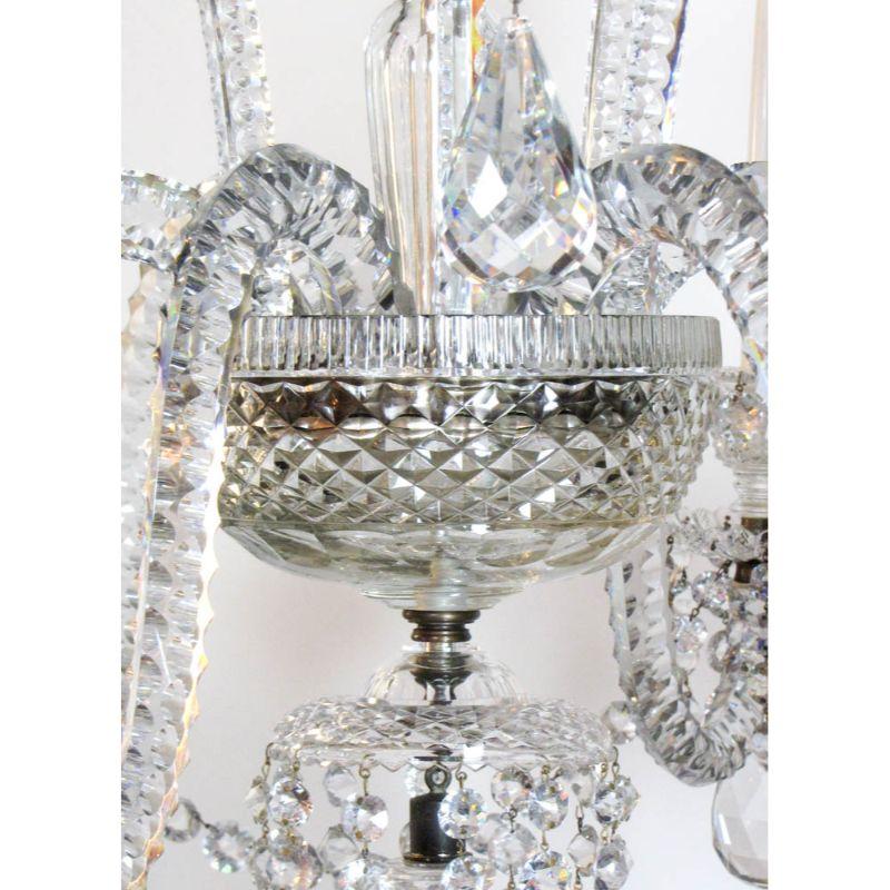 Sechsflammiger großer Kristall-Kronleuchter aus dem 19. Jahrhundert (Europäisch) im Angebot