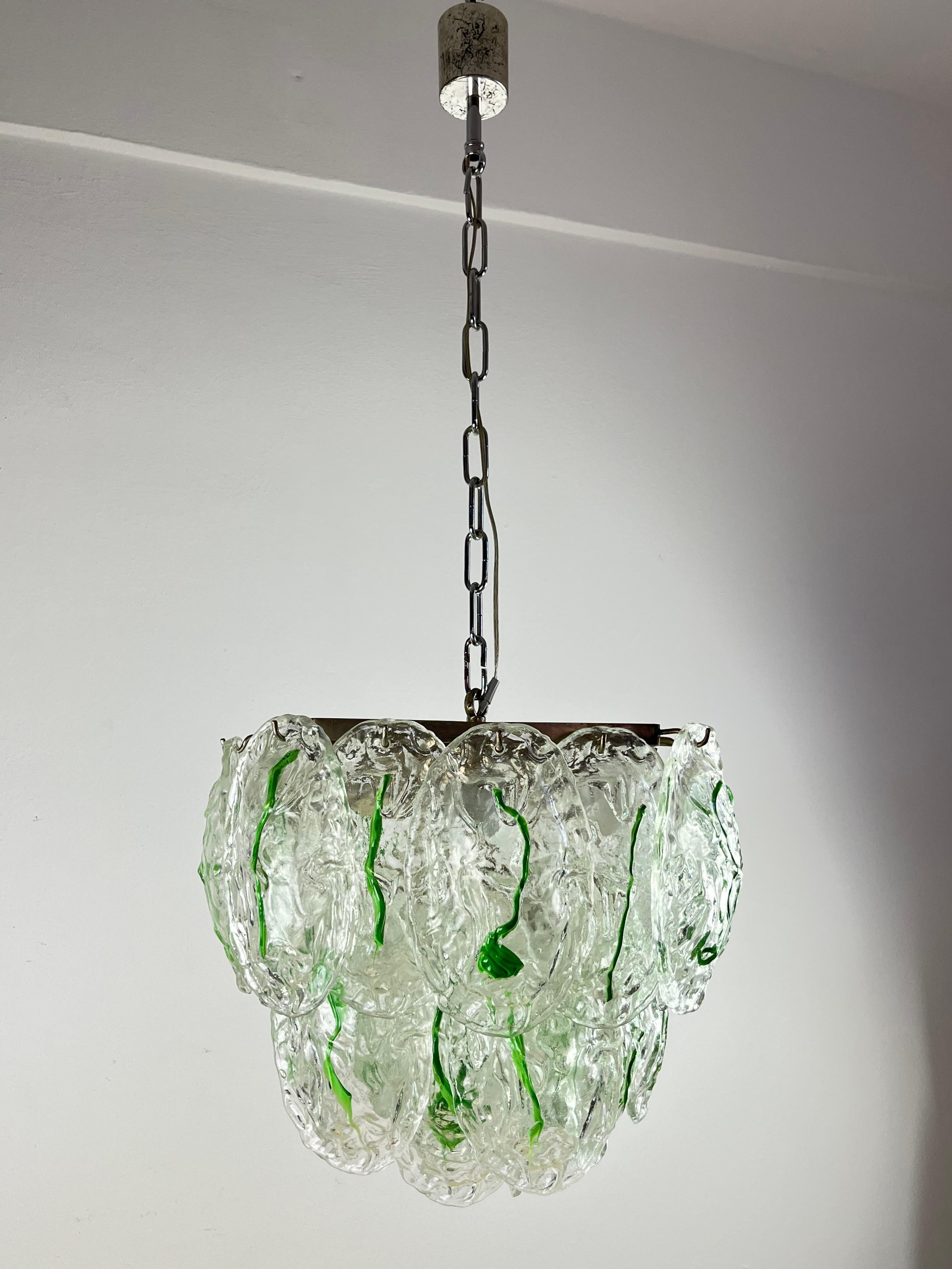 Six-light Murano glass chandelier by Vistosi, made in Italy, 1960s
Found in an interior designer's apartment, it is intact and functional. Composed of a metal structure where thirty-two oval glasses are hung. Very small signs of aging on the