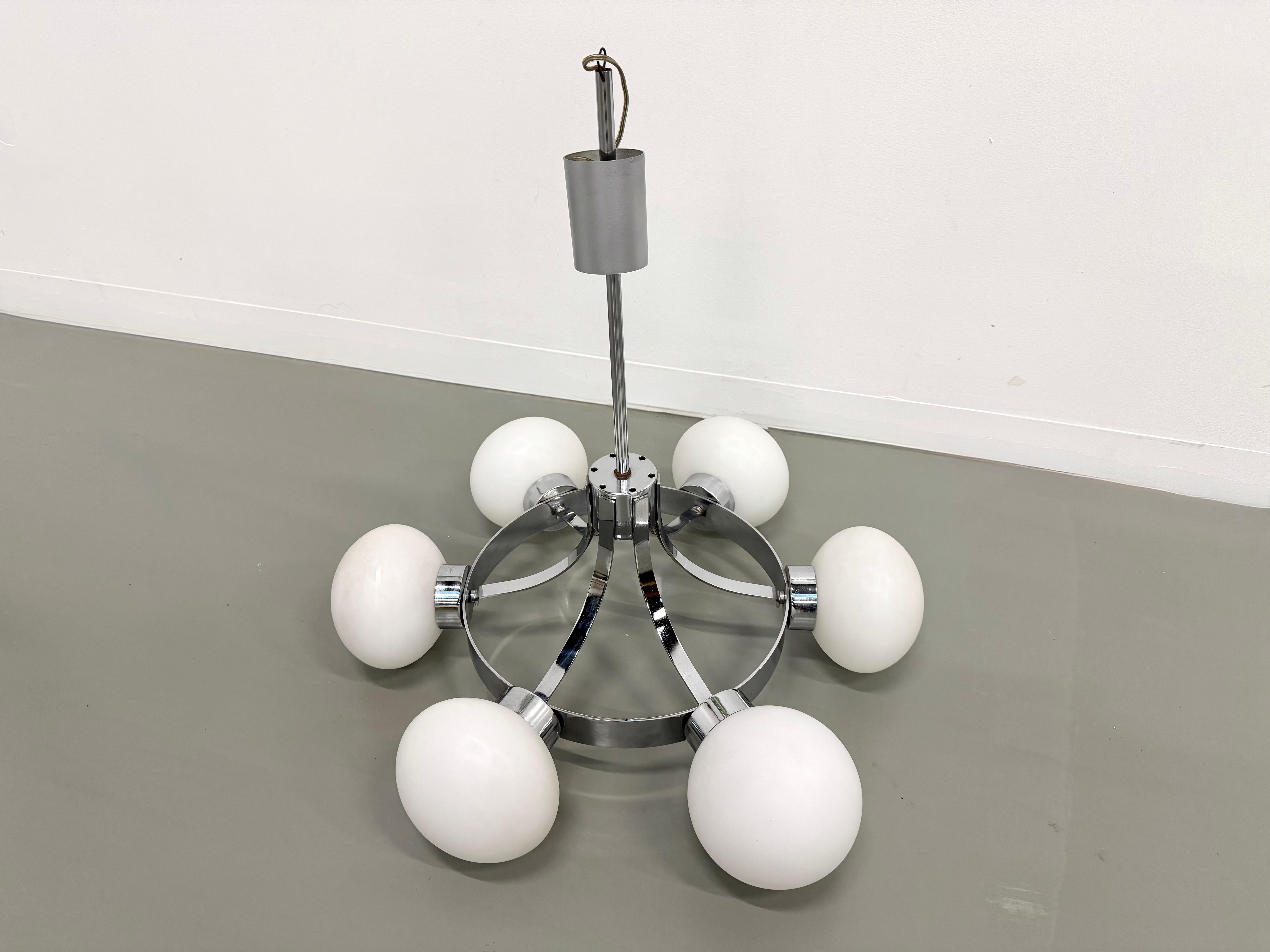 Lampe suspendue à six lumières CIRCA Gaetano Scolari pour Guzzini, Italie, vers 1970 en vente 8