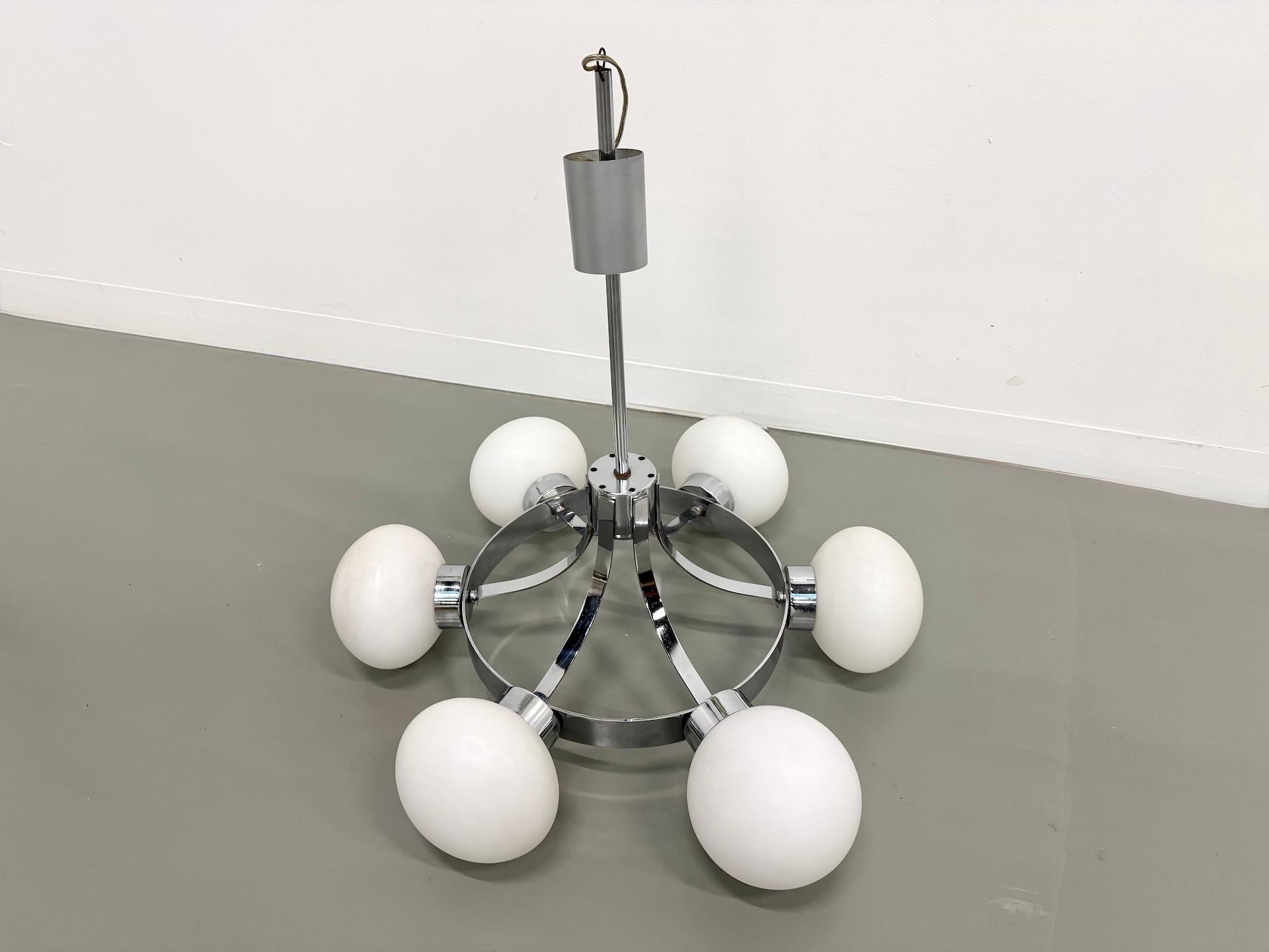 Lampe suspendue à six lumières CIRCA Gaetano Scolari pour Guzzini, Italie, vers 1970 en vente 9