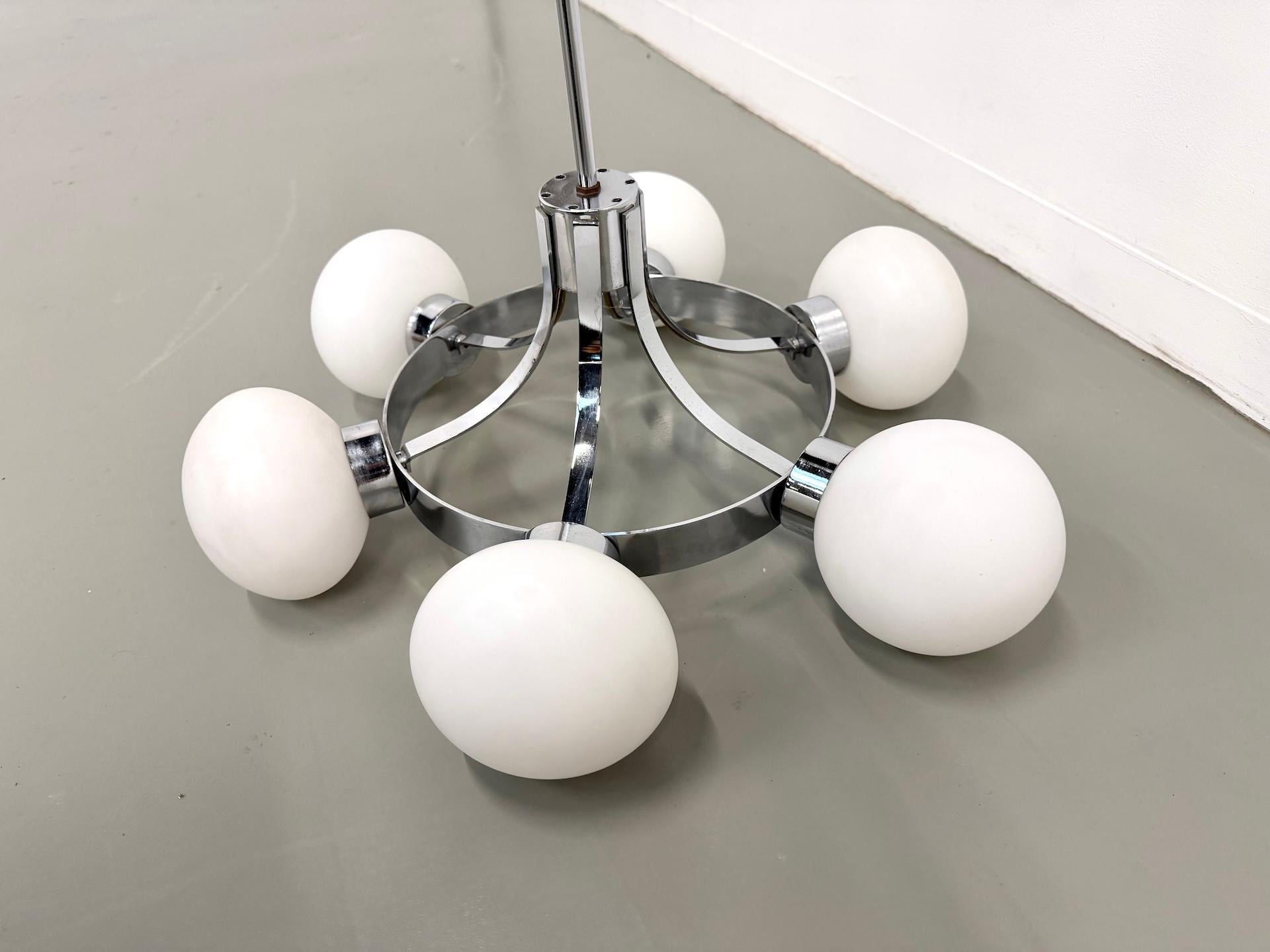 italien Lampe suspendue à six lumières CIRCA Gaetano Scolari pour Guzzini, Italie, vers 1970 en vente