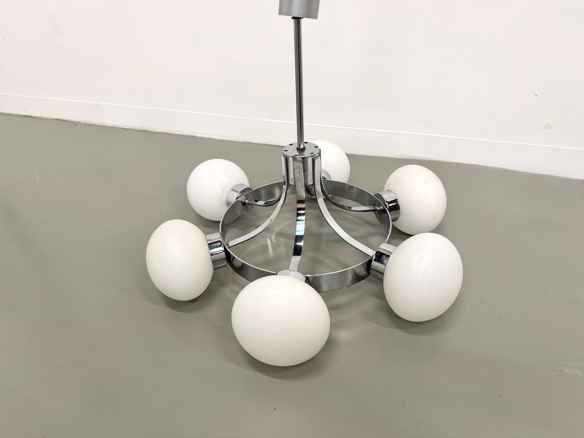 Fin du 20e siècle Lampe suspendue à six lumières CIRCA Gaetano Scolari pour Guzzini, Italie, vers 1970 en vente