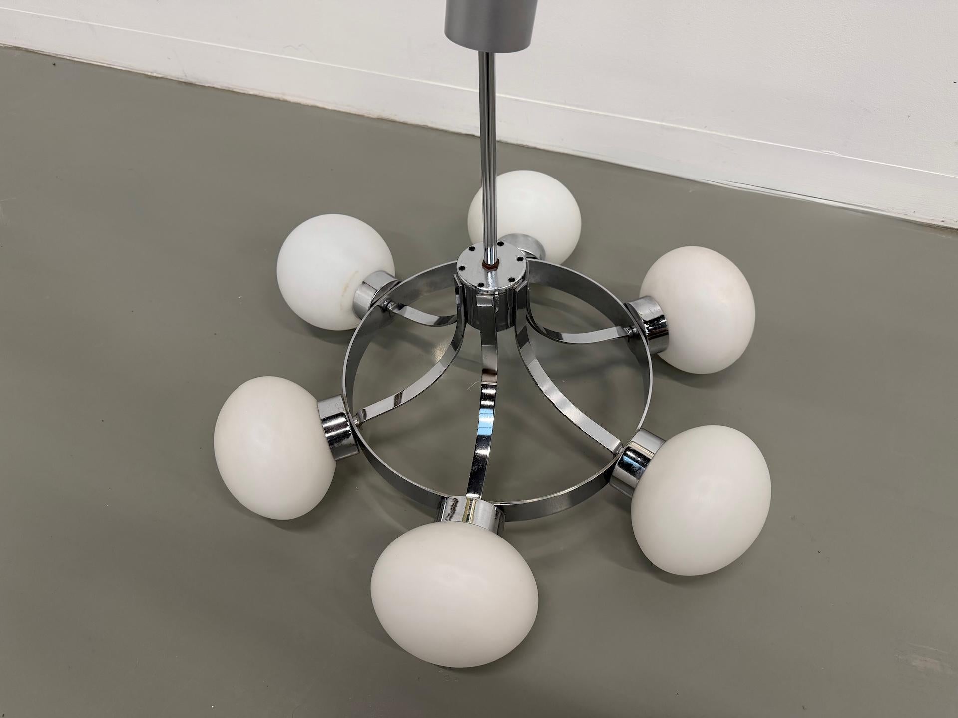 Acier Lampe suspendue à six lumières CIRCA Gaetano Scolari pour Guzzini, Italie, vers 1970 en vente