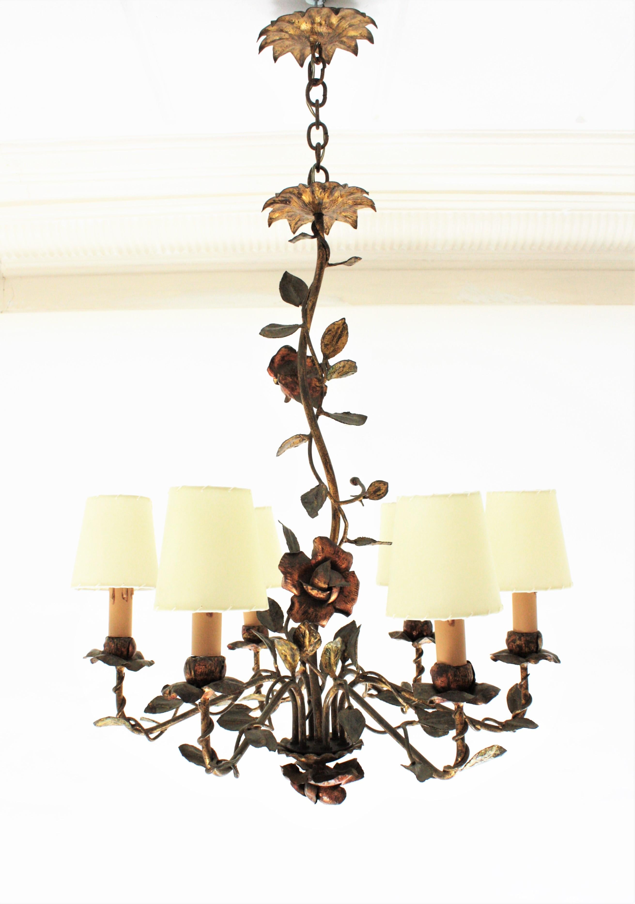 Spanish Floral Tole Chandelier in Gilt Iron, 1940s For Sale 4