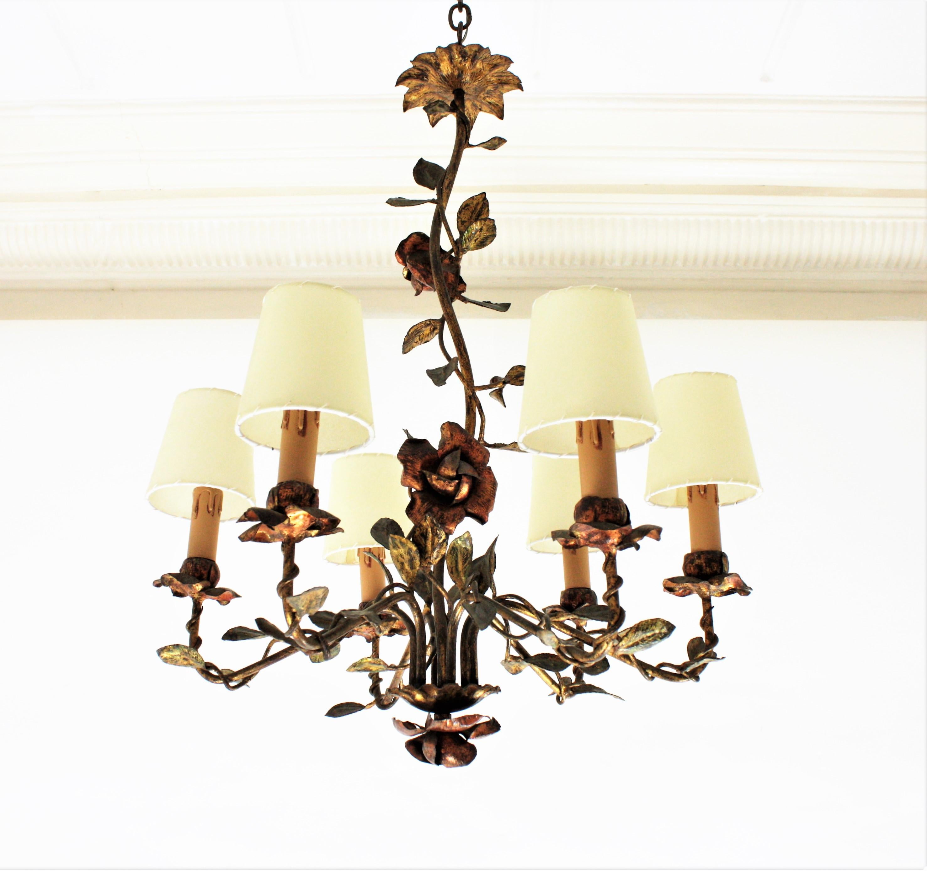 Spanish Floral Tole Chandelier in Gilt Iron, 1940s For Sale 6