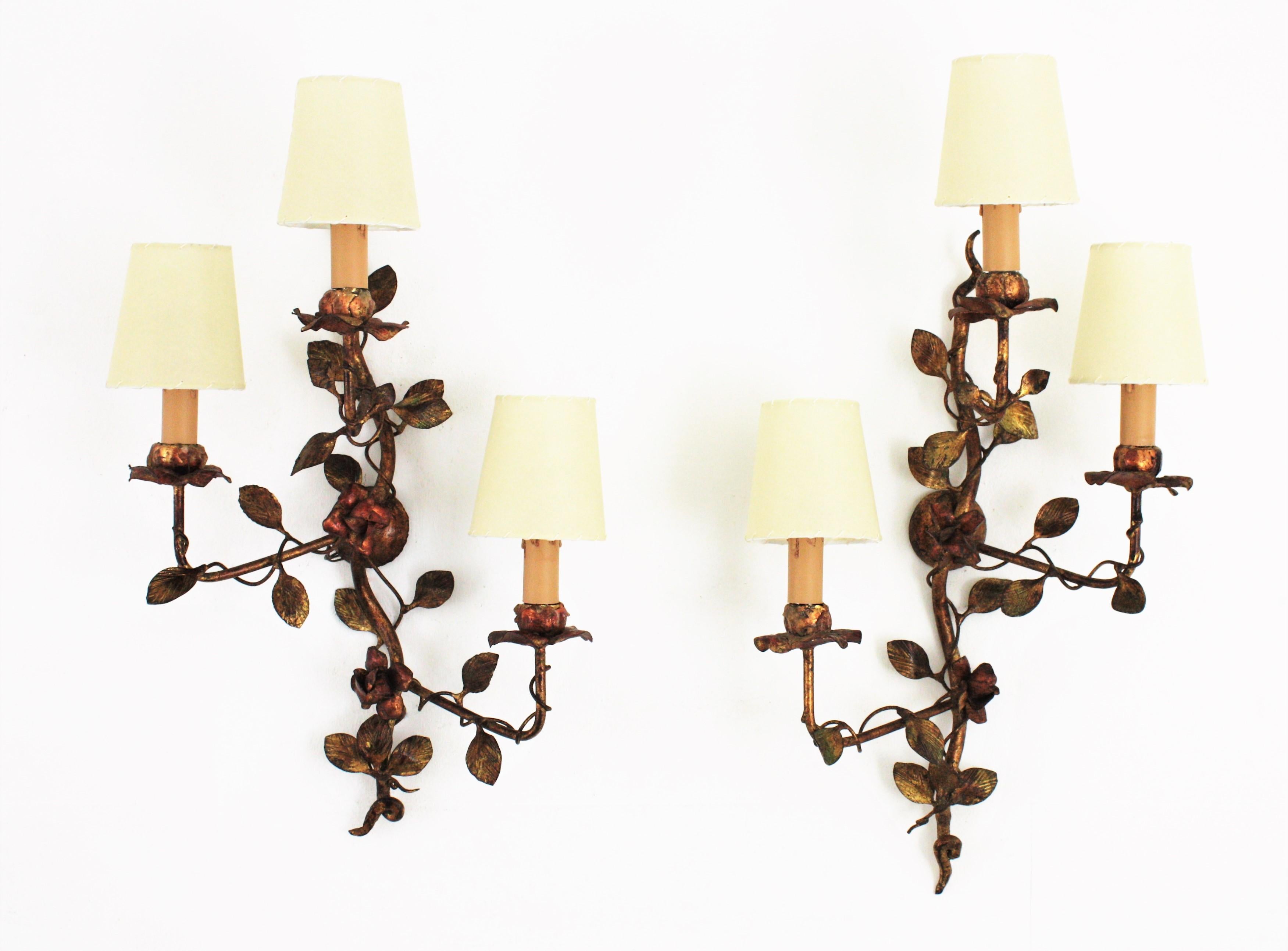 Spanish Floral Tole Chandelier in Gilt Iron, 1940s For Sale 9