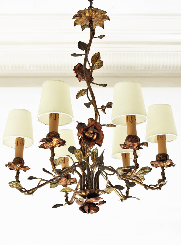 Six-Light Hand Wrought Polychrome Gilt Iron Floral Tole Chandelier, Spain, 1940s
This floral tole chandelier features six branches with foliate and floral motifs ending with a light on each branch.
The green small leaves surrounding each branch and