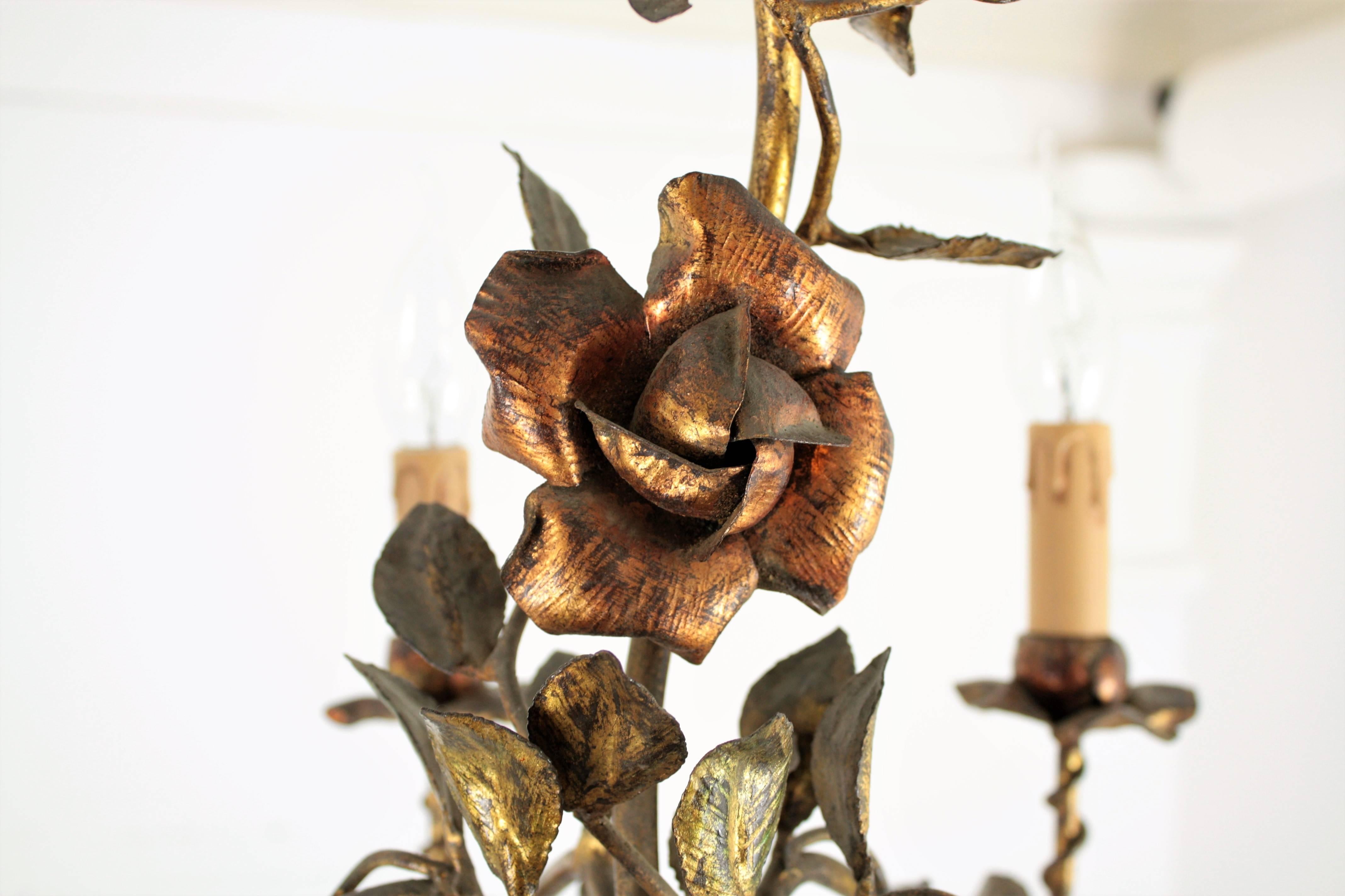 Spanish Floral Tole Chandelier in Gilt Iron, 1940s In Good Condition For Sale In Barcelona, ES