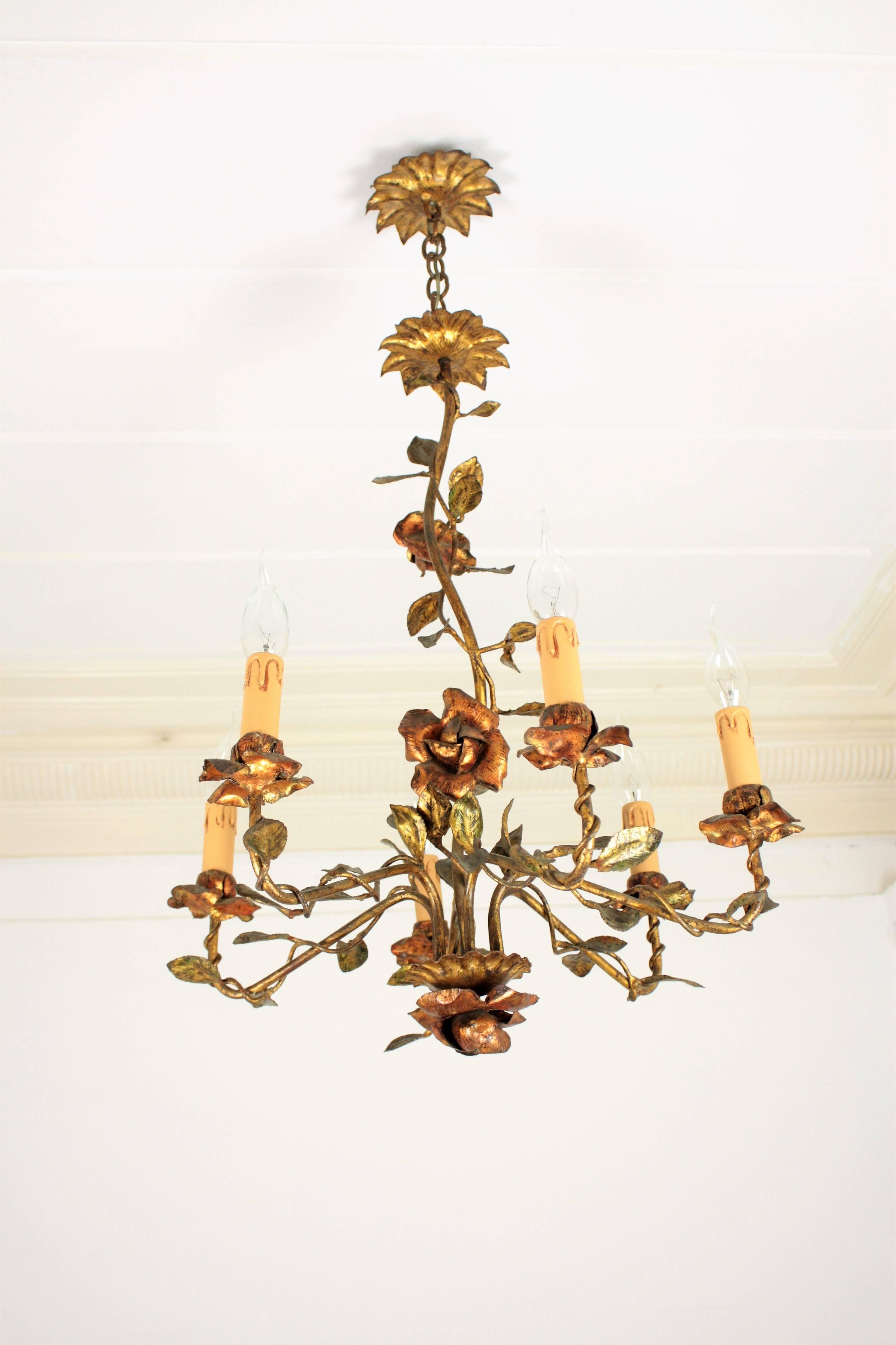 Spanish Floral Tole Chandelier in Gilt Iron, 1940s For Sale 1