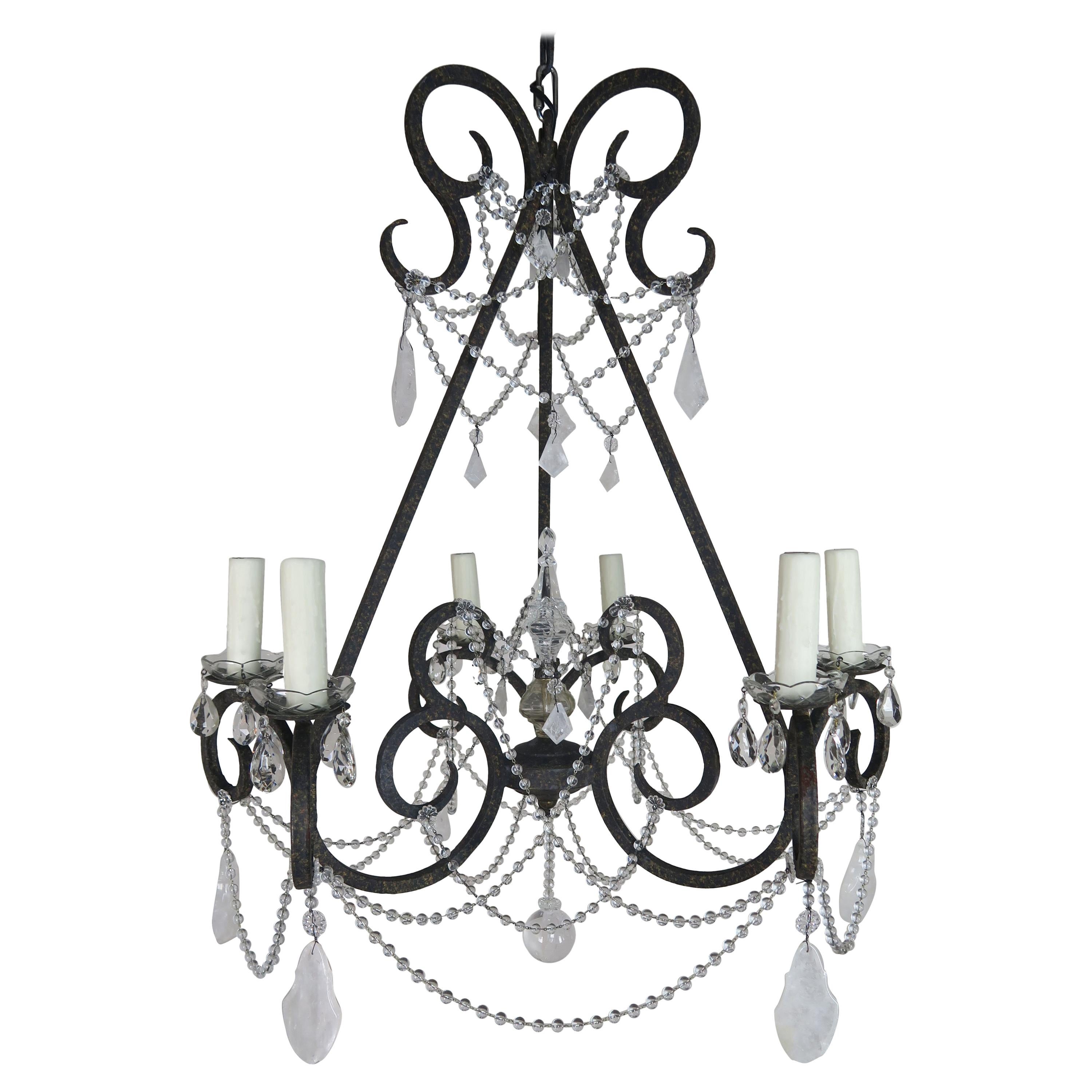 Lustre à six lumières en fer forgé et cristal de roche