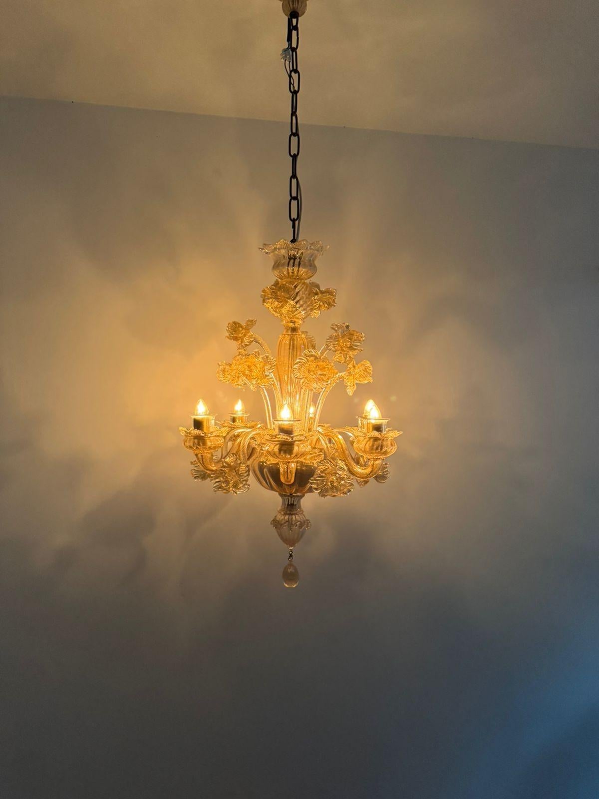 Lampadario floreale Seguso a sei luci in vetro di Murano con polvere d'oro, circa 1950 in vendita 5