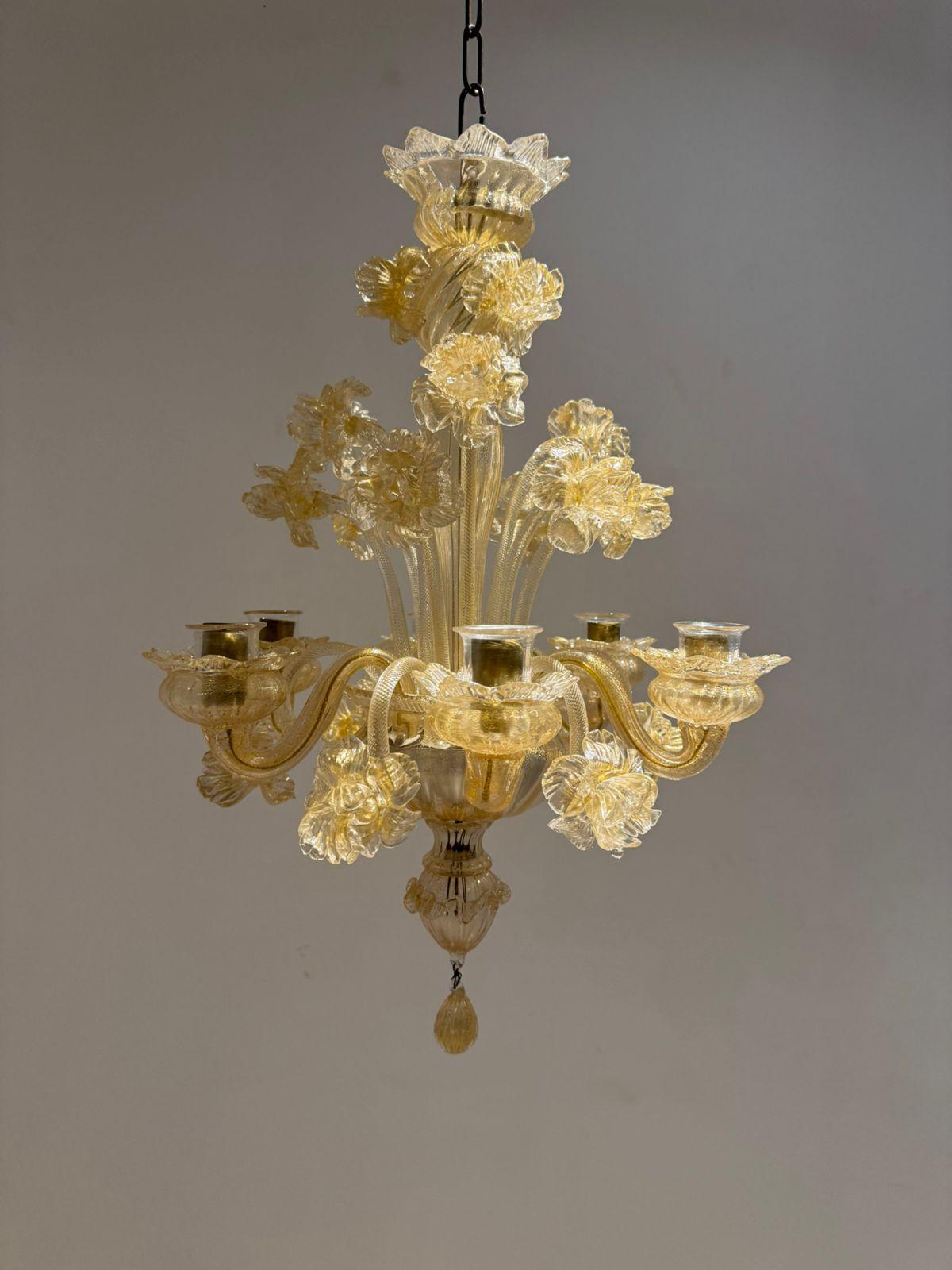Lampadario floreale Seguso a sei luci in vetro di Murano con polvere d'oro, circa 1950 In condizioni ottime in vendita a Merida, Yucatan