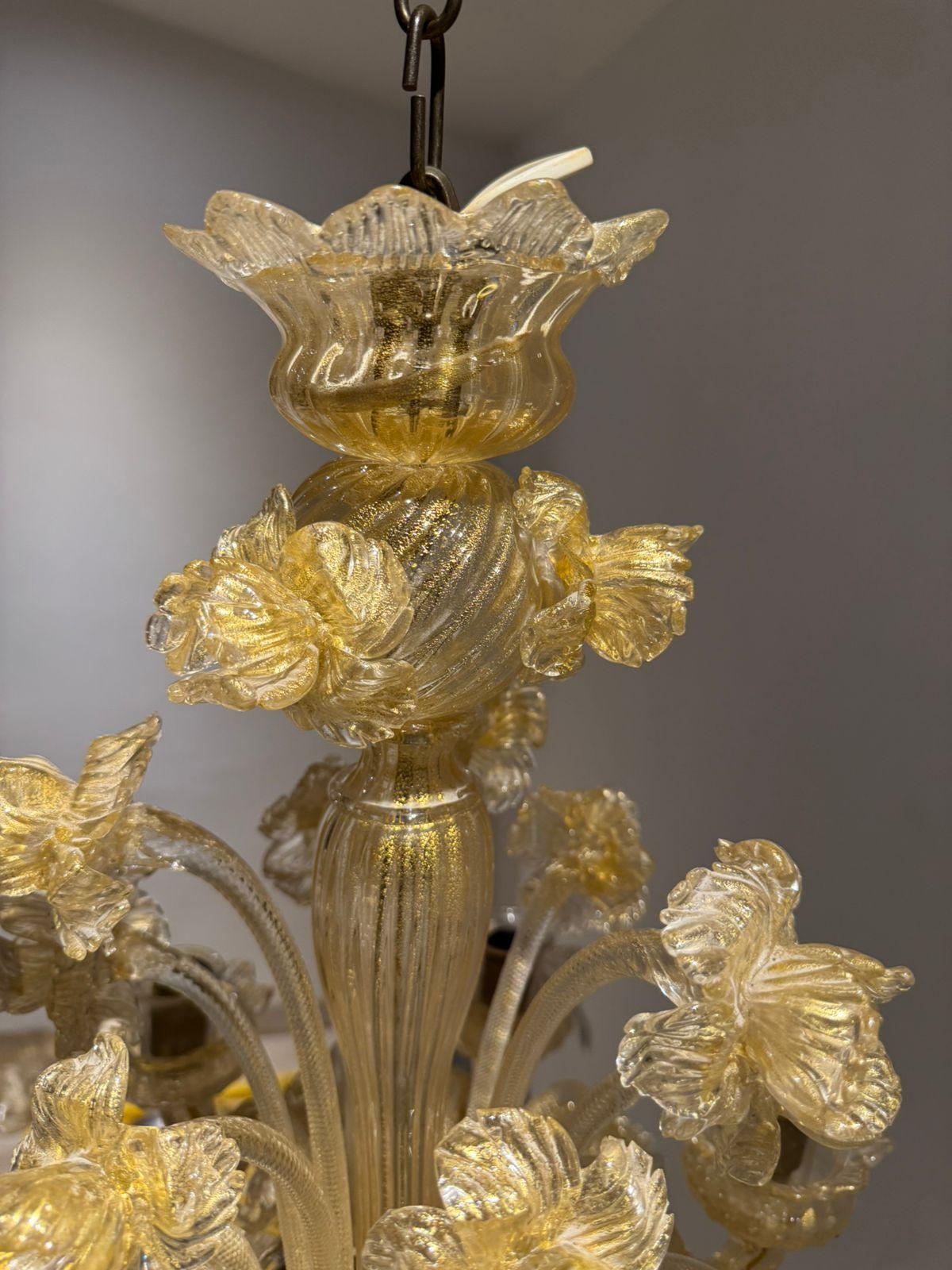 Lampadario floreale Seguso a sei luci in vetro di Murano con polvere d'oro, circa 1950 in vendita 2