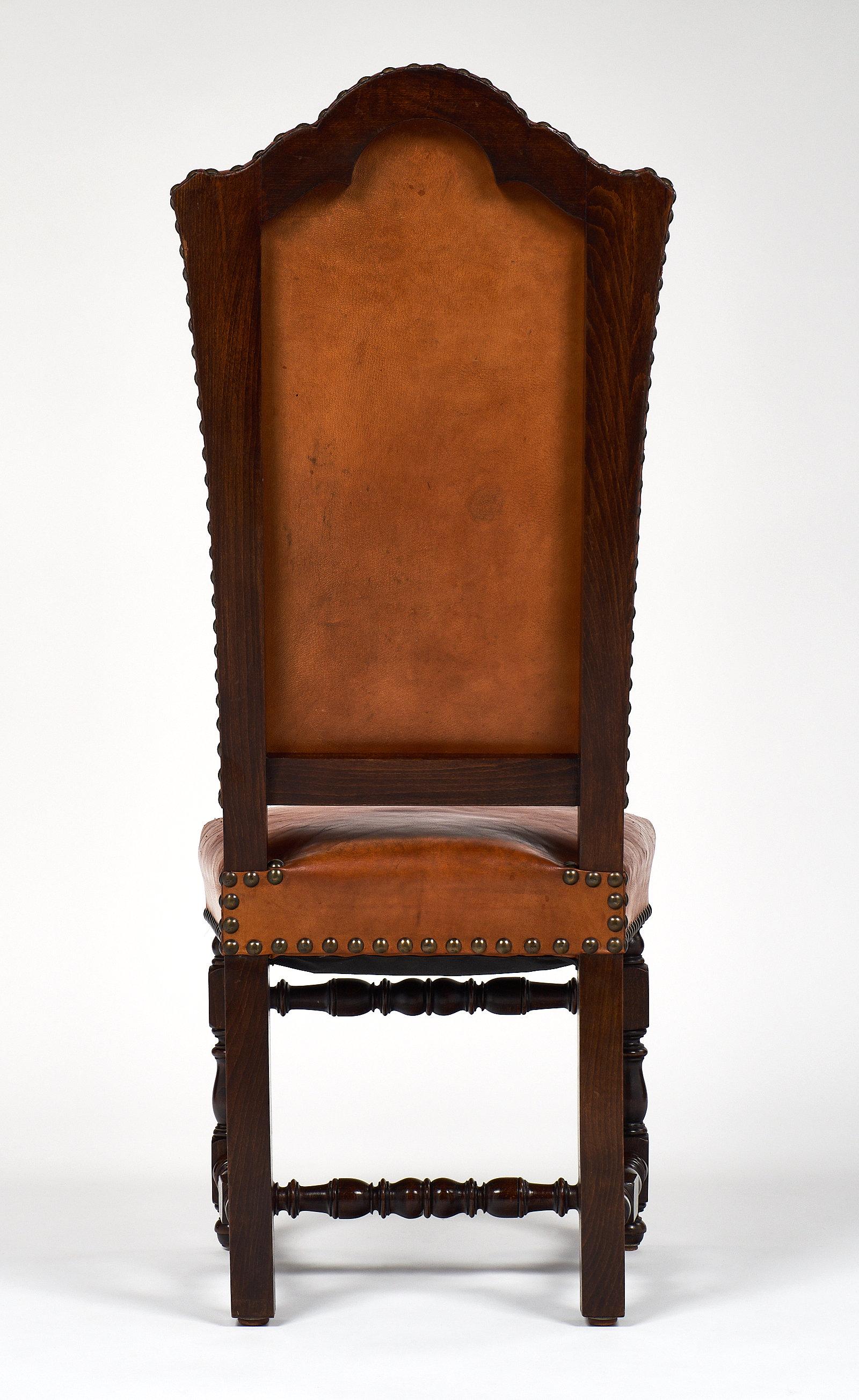 Sei sedie da pranzo in pelle in stile Luigi XIII in vendita 2